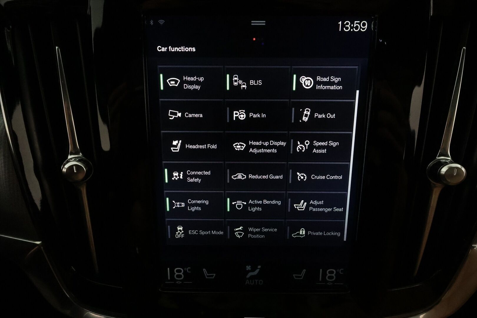 Volvo V90 2017 D5 AWD Inscription aut **B&W / HUD / Panorama / Koukku / Four C alusta / 360 Kamera / Adapt.vakkari / Webasto** - 3,99 % KORKOTARJOUS TÄHÄN AUTOON - Hierovat ja ilmastoidut penkit muistilla / VOC / Full LED / Keyless / Apple&Android