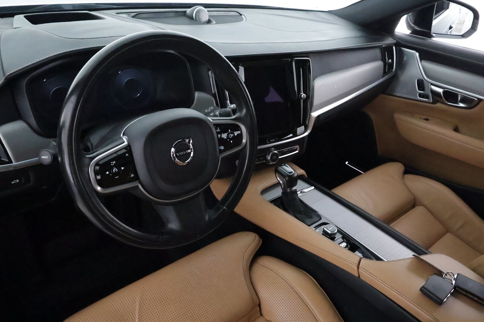 Volvo V90 2017 D5 AWD Inscription aut **Hierovat ja ilmastoidut penkit muistilla / Bowers & Wilkins / 360.kamera / Panorama / Koukku / Ruskeat nahat** - 3,99 % KORKOTARJOUS TÄHÄN AUTOON - KeylessGo / BLIS / Full LED / HUD