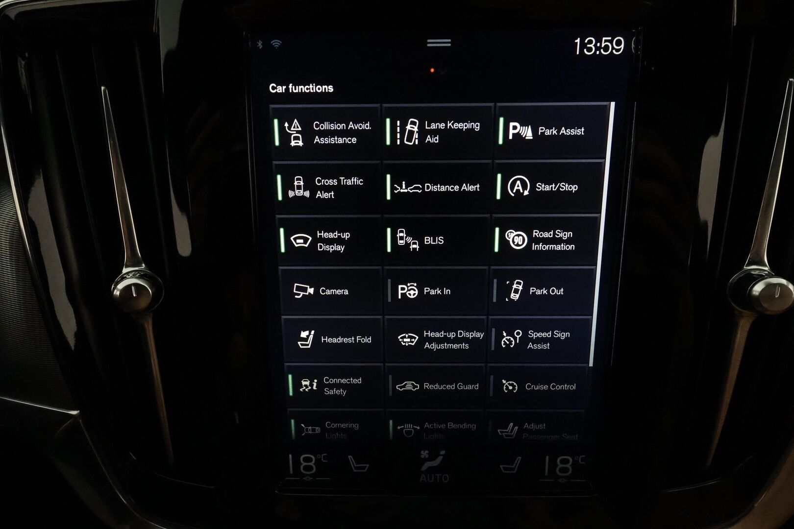 Volvo V90 2017 D5 AWD Inscription aut **B&W / HUD / Panorama / Koukku / Four C alusta / 360 Kamera / Adapt.vakkari / Webasto** - 3,99 % KORKOTARJOUS TÄHÄN AUTOON - Hierovat ja ilmastoidut penkit muistilla / VOC / Full LED / Keyless / Apple&Android