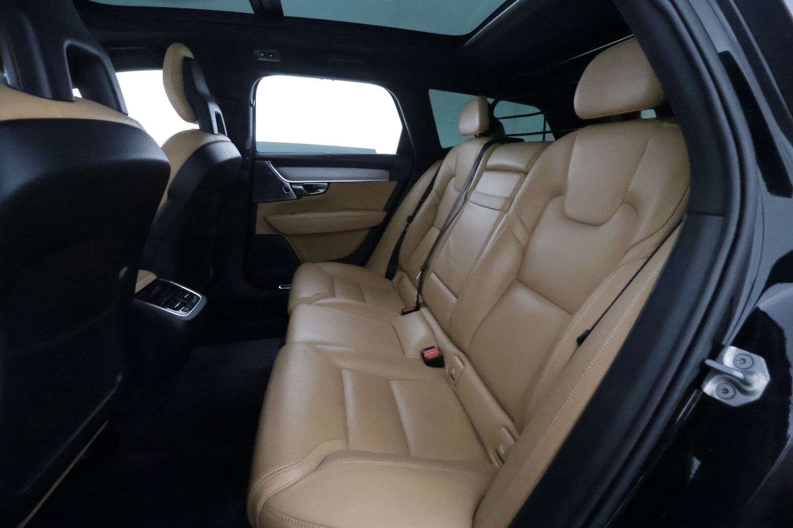 Volvo V90 2017 D5 AWD Inscription aut **Hierovat ja ilmastoidut penkit muistilla / Bowers & Wilkins / 360.kamera / Panorama / Koukku / Ruskeat nahat** - 3,99 % KORKOTARJOUS TÄHÄN AUTOON - KeylessGo / BLIS / Full LED / HUD