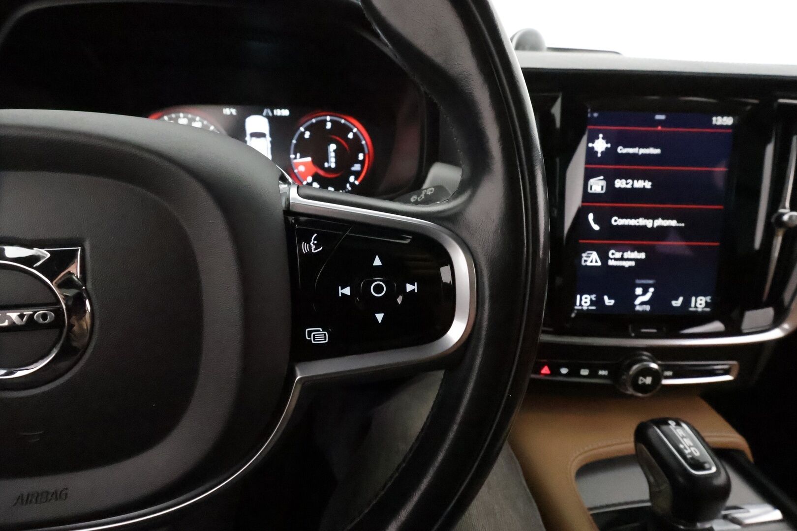 Volvo V90 2017 D5 AWD Inscription aut **Hierovat ja ilmastoidut penkit muistilla / Bowers & Wilkins / 360.kamera / Panorama / Koukku / Ruskeat nahat** - 3,99 % KORKOTARJOUS TÄHÄN AUTOON - KeylessGo / BLIS / Full LED / HUD