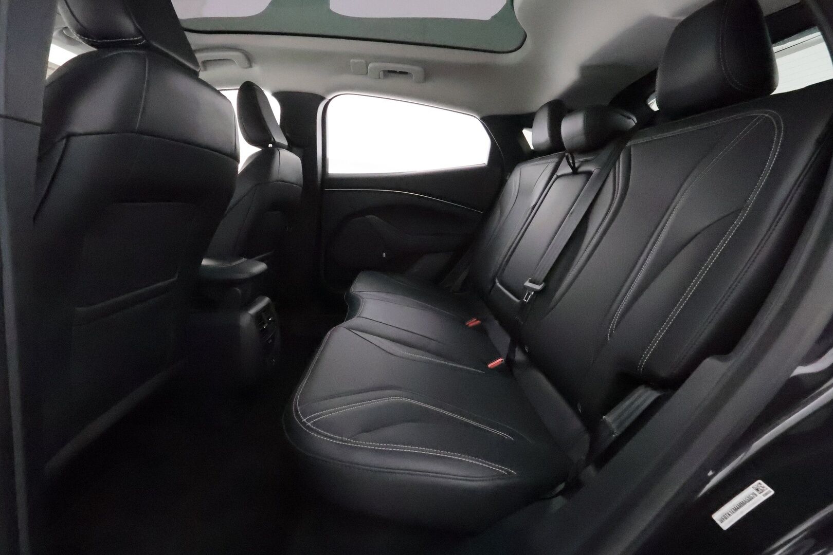 FORD MUSTANG MACH-E 2022 269hv RWD 5-ovinen **Koukku / Adapt.Vakkkari / Bang&Olufsen / Lasikatto / Muistipenkki / LED-valot /  Navi / Keyless** - 2x Latauskaapelit / Kahdet Renkaat
