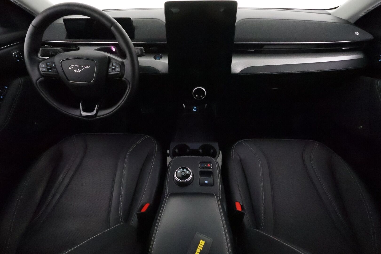 FORD MUSTANG MACH-E 2022 269hv RWD 5-ovinen **Koukku / Adapt.Vakkkari / Bang&Olufsen / Lasikatto / Muistipenkki / LED-valot /  Navi / Keyless** - 2x Latauskaapelit / Kahdet Renkaat