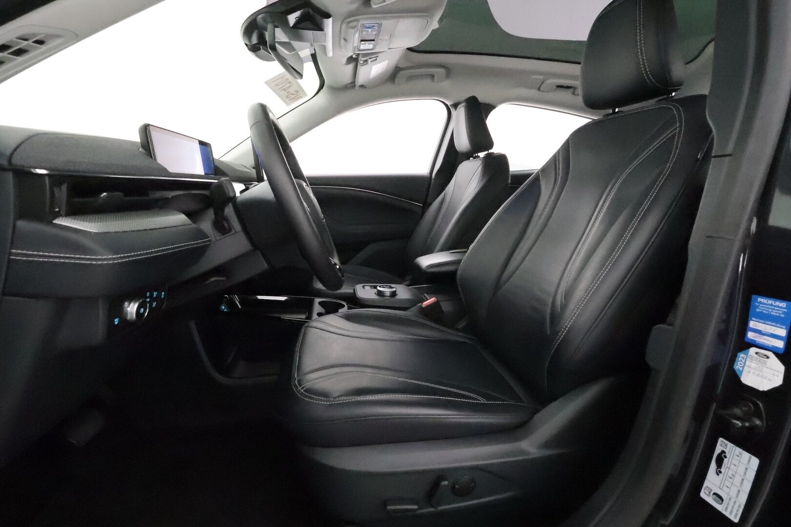 FORD MUSTANG MACH-E 2022 269hv RWD 5-ovinen **Koukku / Adapt.Vakkkari / Bang&Olufsen / Lasikatto / Muistipenkki / LED-valot /  Navi / Keyless** - 2x Latauskaapelit / Kahdet Renkaat