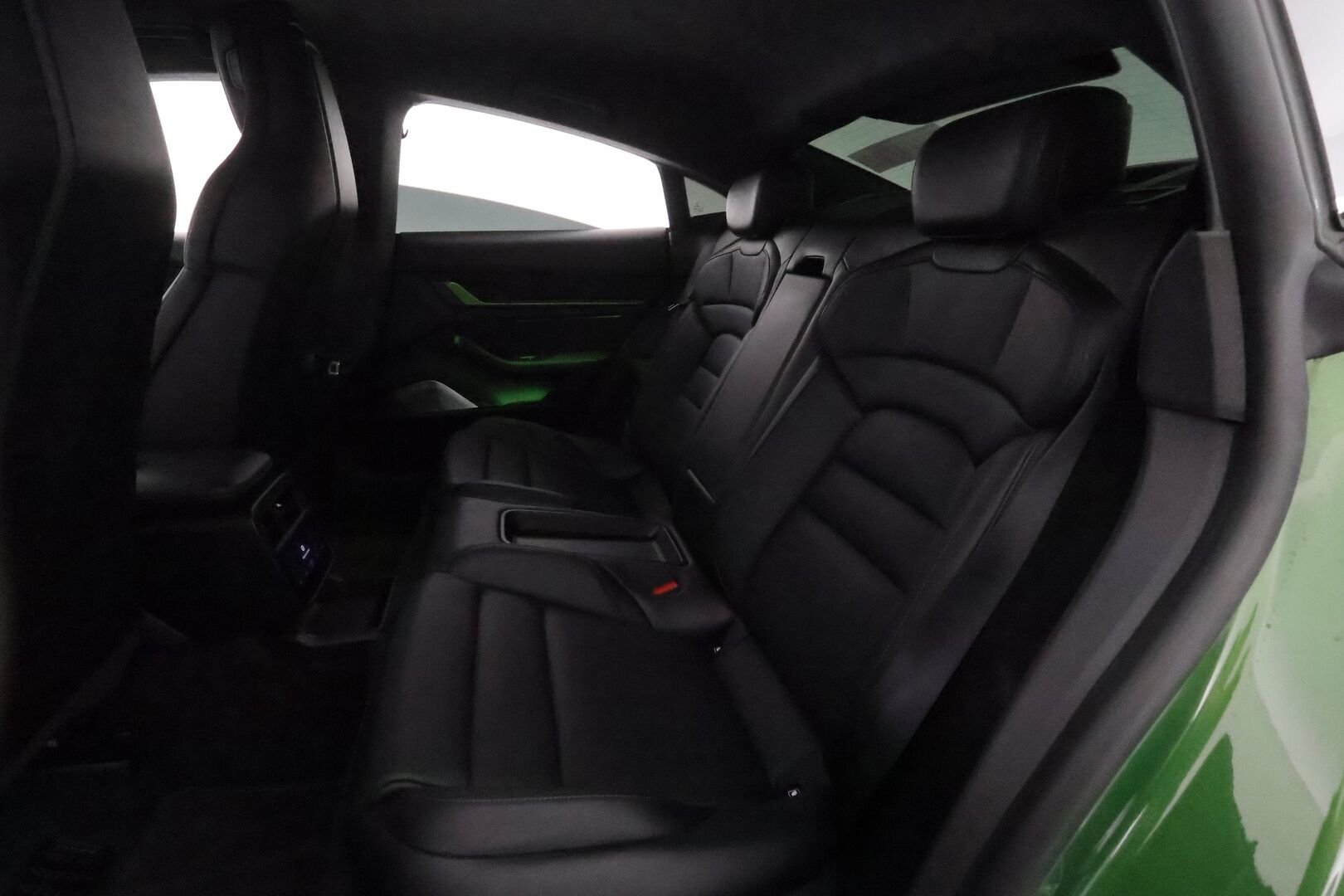 PORSCHE TAYCAN 2021 Turbo **Sport Chrono / Adapt.Vakkari / 360° / Matrix-LED / Ilmastoidut Sporttinahat Muistilla / Burmester / Navi** - 2,99 % KORKOTARJOUS TÄHÄN AUTOON - Nelipyöräohjaus / Lämpöpumppu / Kahdet renkaat vanteilla