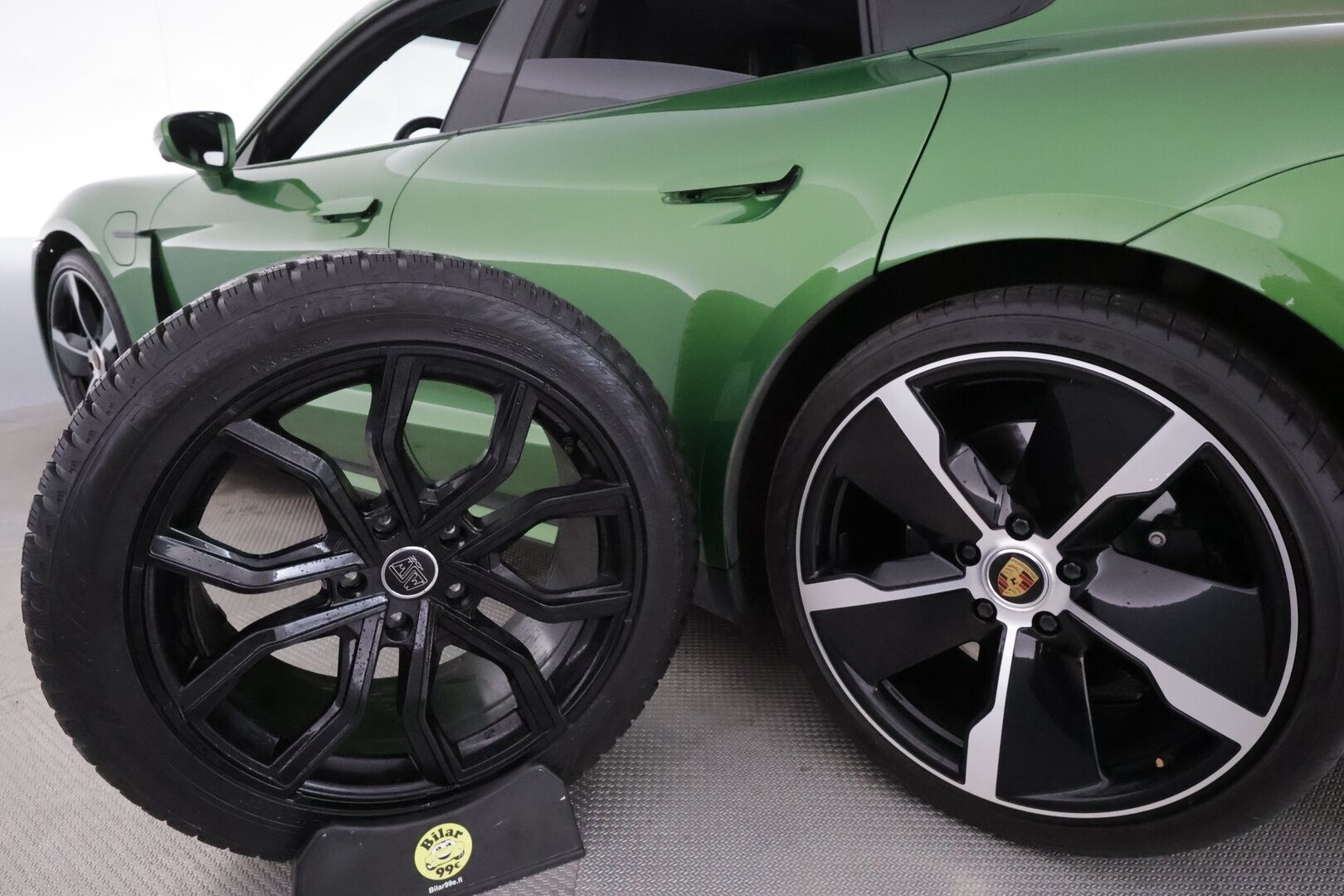 PORSCHE TAYCAN 2021 Turbo **Sport Chrono / Adapt.Vakkari / 360° / Matrix-LED / Ilmastoidut Sporttinahat Muistilla / Burmester / Navi** - 2,99 % KORKOTARJOUS TÄHÄN AUTOON - Nelipyöräohjaus / Lämpöpumppu / Kahdet renkaat vanteilla