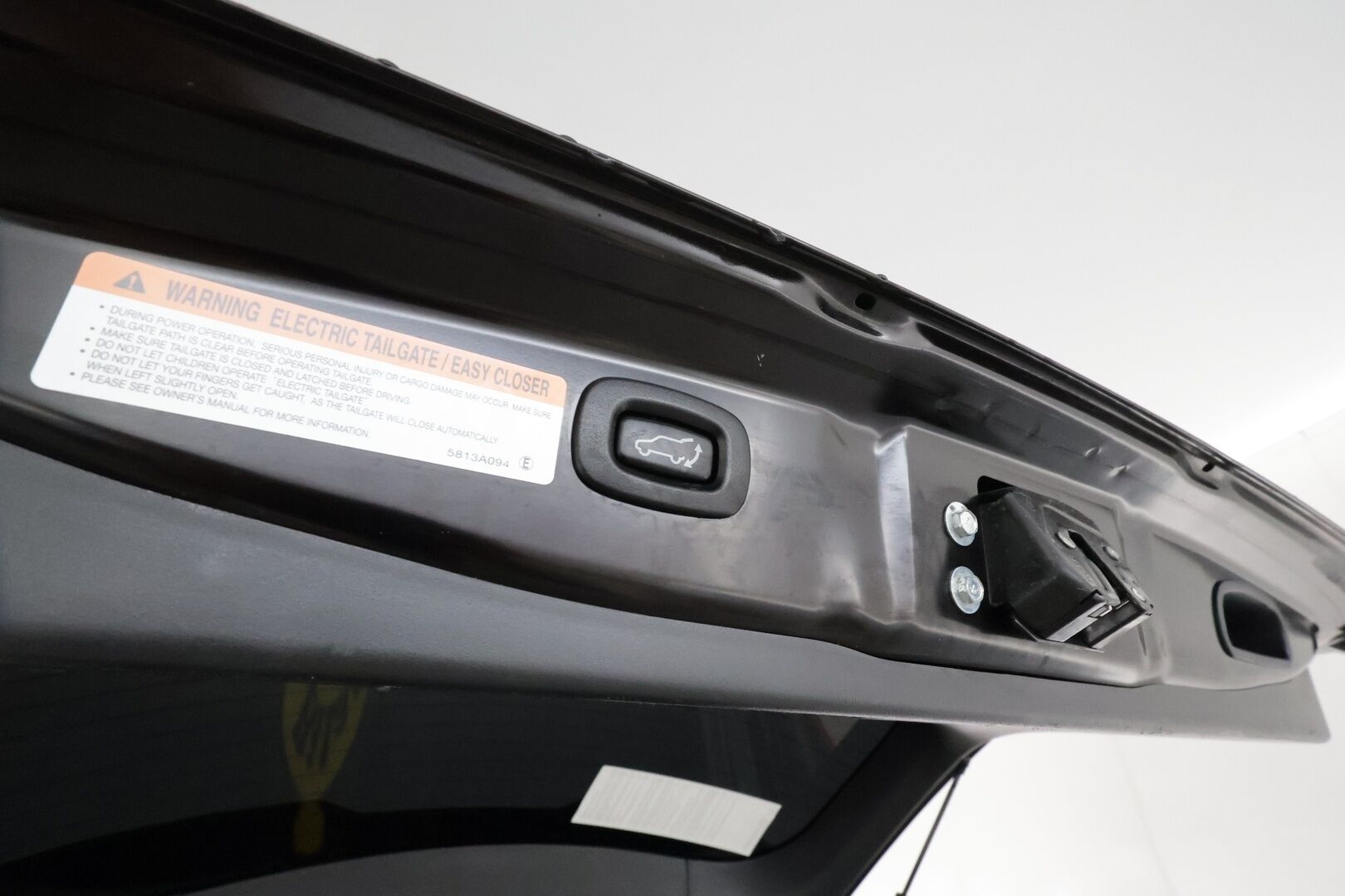 MITSUBISHI OUTLANDER PHEV 2019 S-Edition 5P **Adapt.vakkari / 360.kamera / Koukku / KeylessGo / Lämmitettävä tuulilasi** - Kahdet renkaat aluvanteilla / Merkkihuollettu