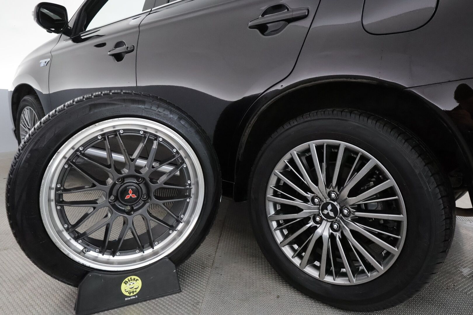 MITSUBISHI OUTLANDER PHEV 2019 S-Edition 5P **Adapt.vakkari / 360.kamera / Koukku / KeylessGo / Lämmitettävä tuulilasi** - Kahdet renkaat aluvanteilla / Merkkihuollettu