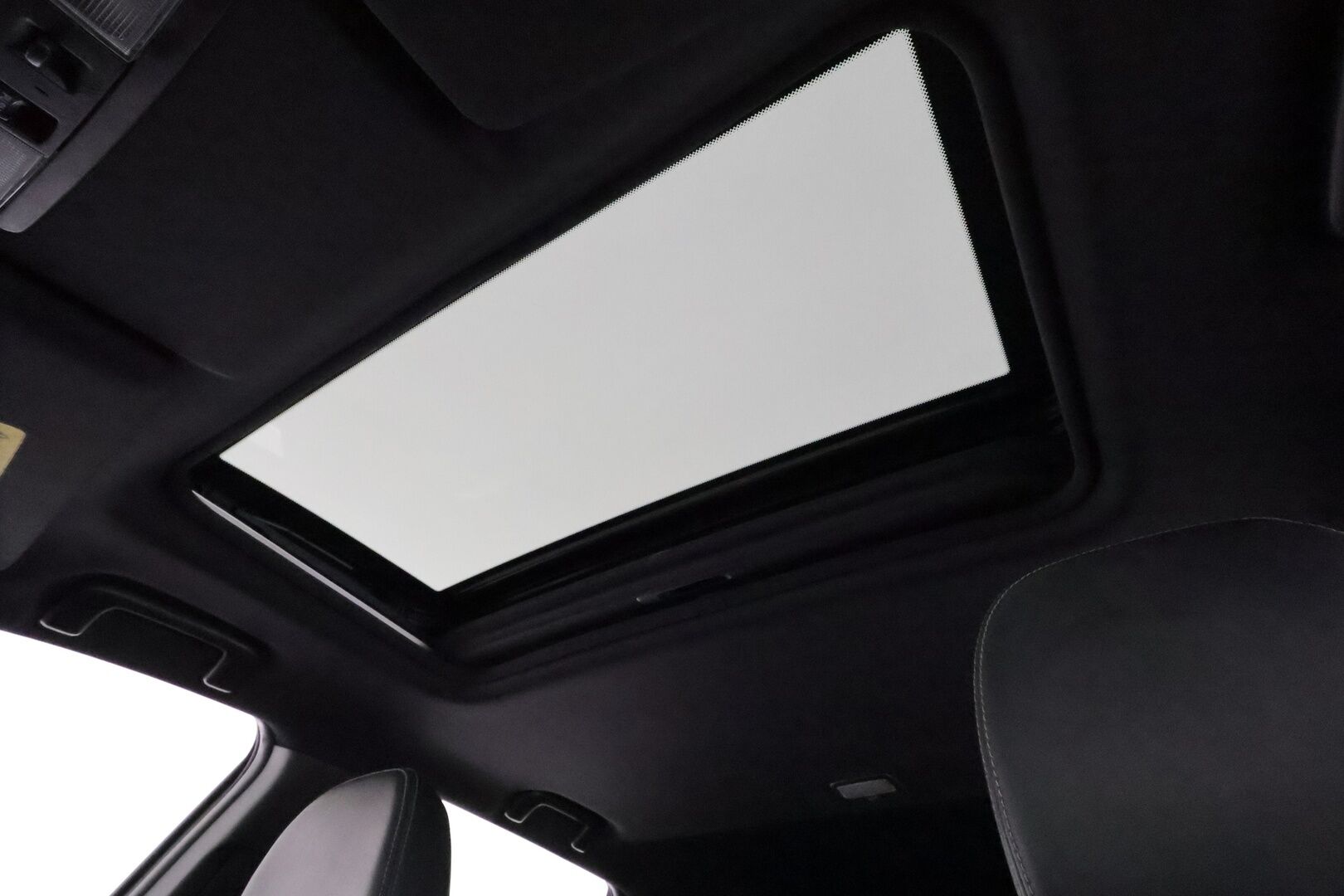 MITSUBISHI OUTLANDER PHEV 2019 S-Edition 5P **Adapt.vakkari / 360.kamera / Koukku / KeylessGo / Lämmitettävä tuulilasi** - Kahdet renkaat aluvanteilla / Merkkihuollettu