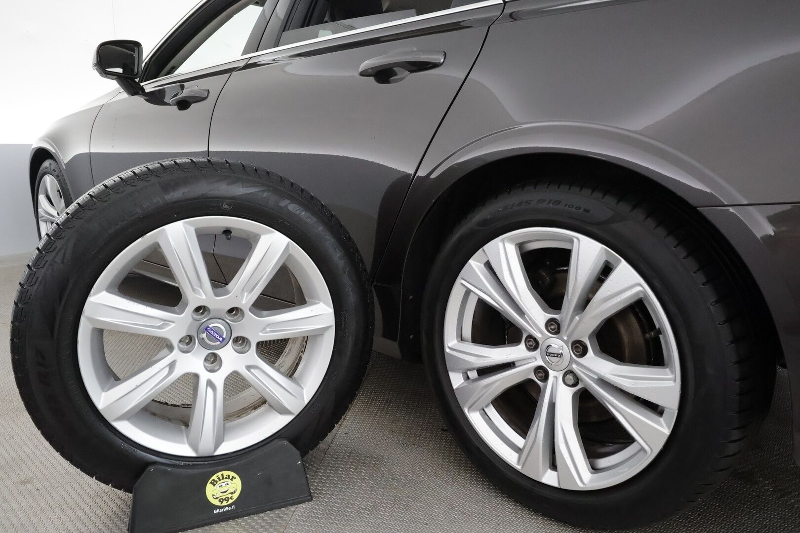 Volvo V90 2021 D4 AWD Momentum Aut. **Webasto / Adapt.Vakkari / LED-valot / P.Kamera / Navi / Kaistavahti / KeylessGO** - 3,99 % KORKOTARJOUS TÄHÄN AUTOON - Kahdet Renkaat