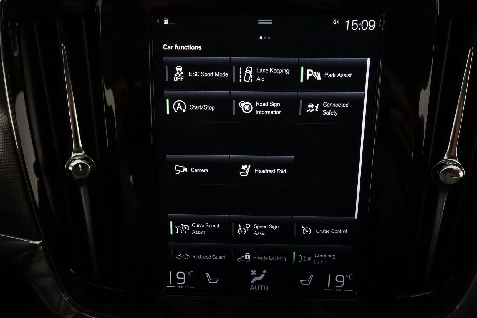 Volvo V90 2021 D4 AWD Momentum Aut. **Webasto / Adapt.Vakkari / LED-valot / P.Kamera / Navi / Kaistavahti / KeylessGO** - 3,99 % KORKOTARJOUS TÄHÄN AUTOON - Kahdet Renkaat