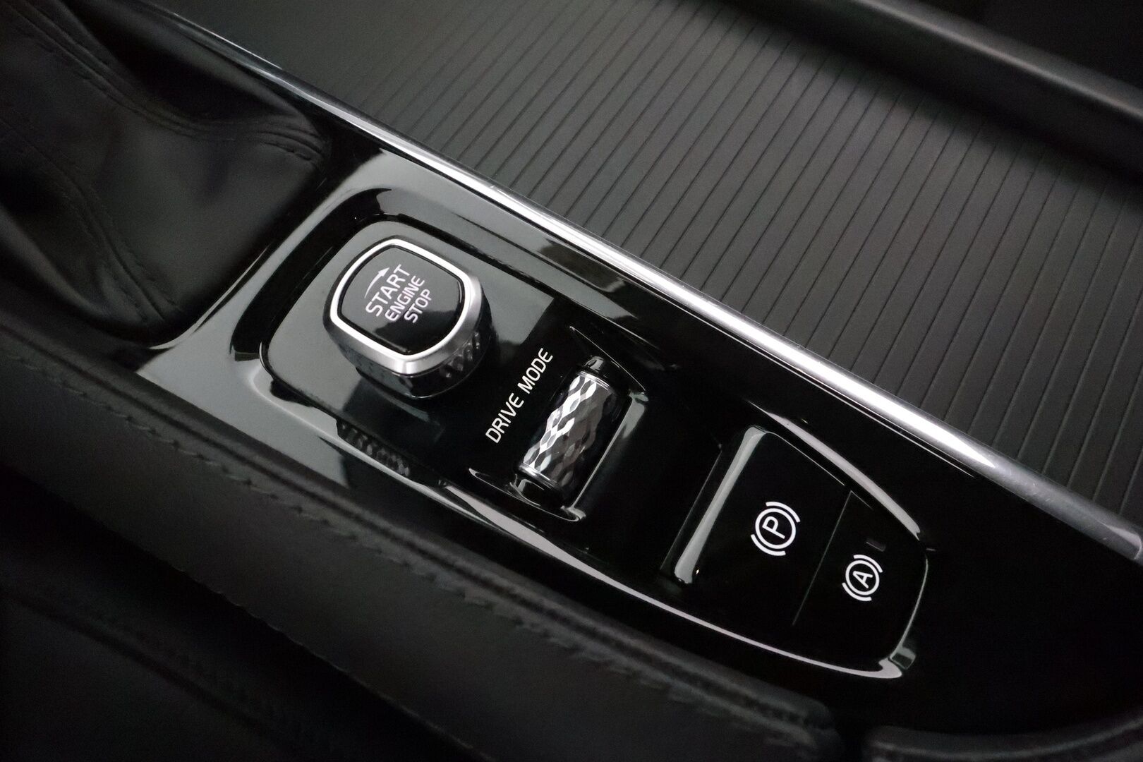 Volvo V90 2021 D4 AWD Momentum Aut. **Webasto / Adapt.Vakkari / LED-valot / P.Kamera / Navi / Kaistavahti / KeylessGO** - 3,99 % KORKOTARJOUS TÄHÄN AUTOON - Kahdet Renkaat