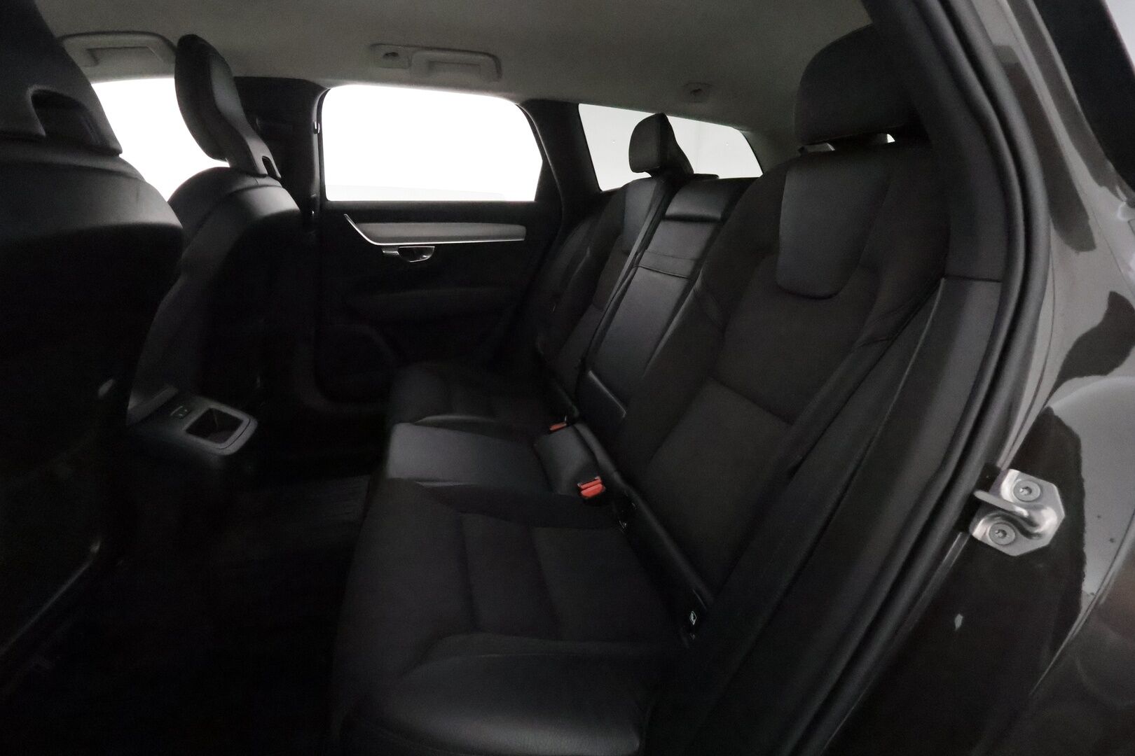 Volvo V90 2021 D4 AWD Momentum Aut. **Webasto / Adapt.Vakkari / LED-valot / P.Kamera / Navi / Kaistavahti / KeylessGO** - 3,99 % KORKOTARJOUS TÄHÄN AUTOON - Kahdet Renkaat