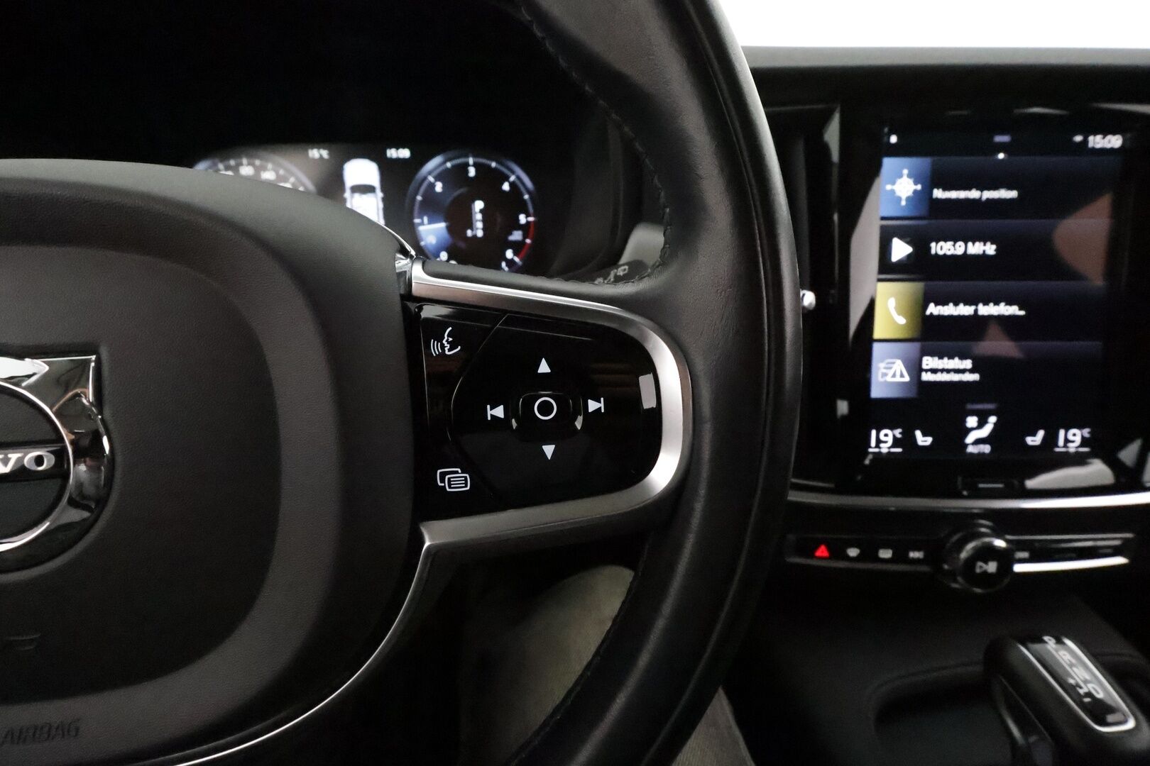 Volvo V90 2021 D4 AWD Momentum Aut. **Webasto / Adapt.Vakkari / LED-valot / P.Kamera / Navi / Kaistavahti / KeylessGO** - 3,99 % KORKOTARJOUS TÄHÄN AUTOON - Kahdet Renkaat