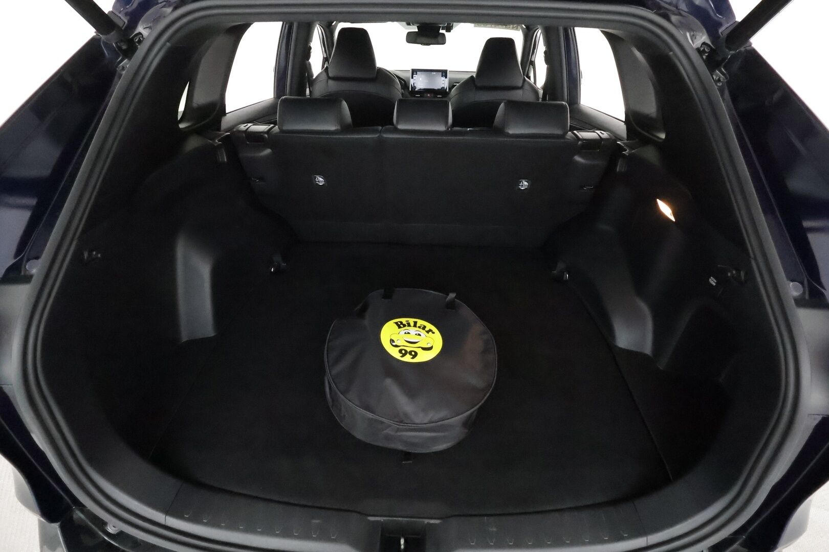 TOYOTA RAV4 PLUG-IN 2020 Hybrid 2,5 AWD-i Style ** **Adapt.Vakkari / P.kamera / LED-valot / Kaistavahti / Apple&android / KeylessGO** - 3,99 % KORKOTARJOUS TÄHÄN AUTOON - 2x Latauskaapelit / Kahdet Renkaat