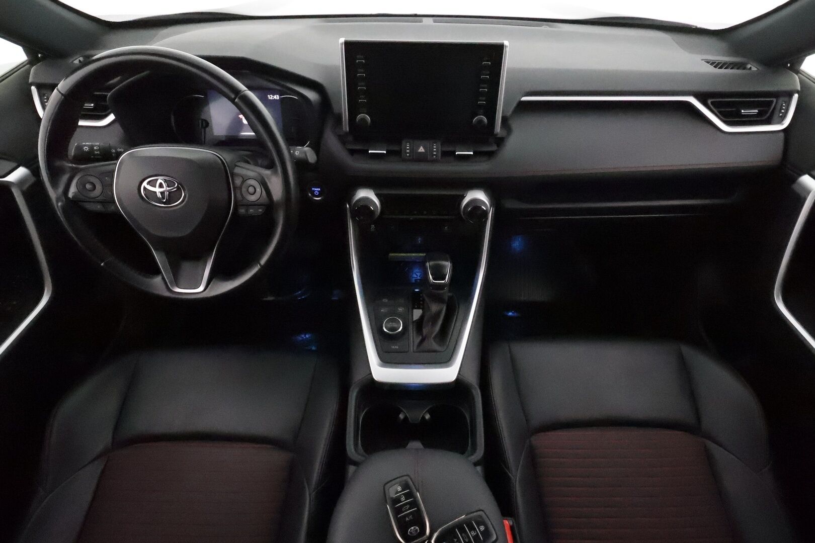 TOYOTA RAV4 PLUG-IN 2020 Hybrid 2,5 AWD-i Style ** **Adapt.Vakkari / P.kamera / LED-valot / Kaistavahti / Apple&android / KeylessGO** - 3,99 % KORKOTARJOUS TÄHÄN AUTOON - 2x Latauskaapelit / Kahdet Renkaat
