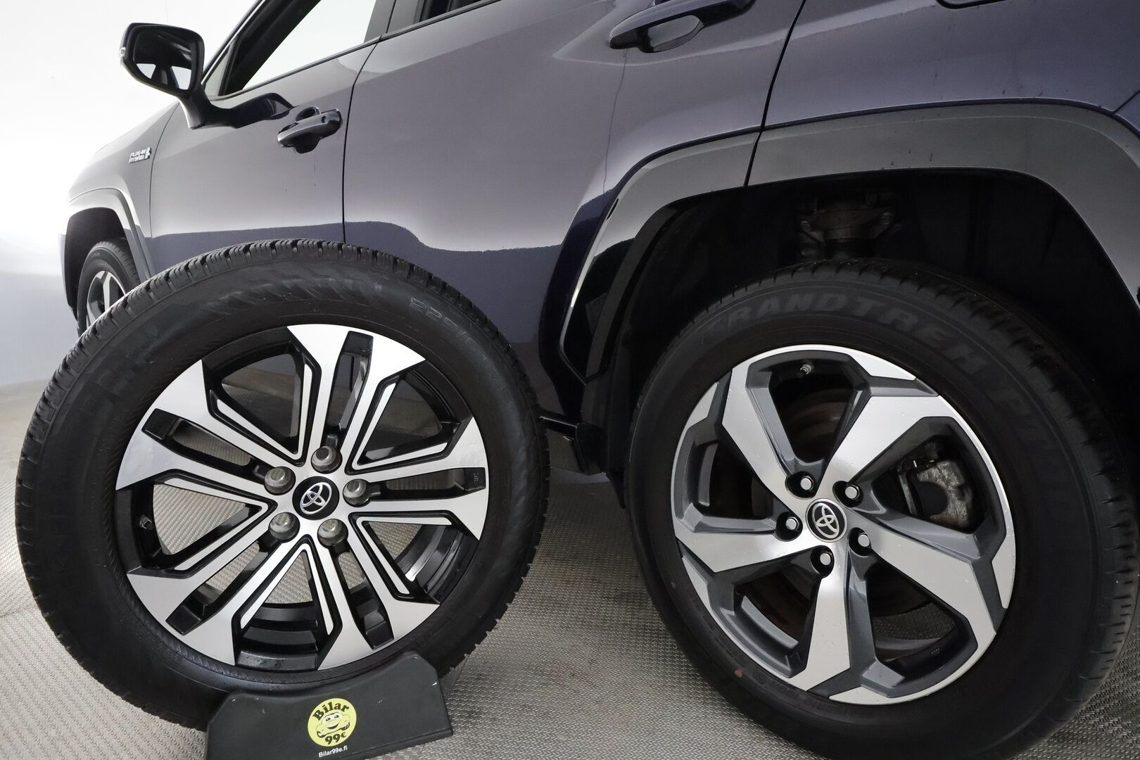 TOYOTA RAV4 PLUG-IN 2020 Hybrid 2,5 AWD-i Style * Adapt.Vakkari / Peruutuskamera / LED / Apple&Android / - Merkkihuollettu / Adapt.LED / Puolinahkasisusta / Sähköpenkki / Hyvät varusteet!