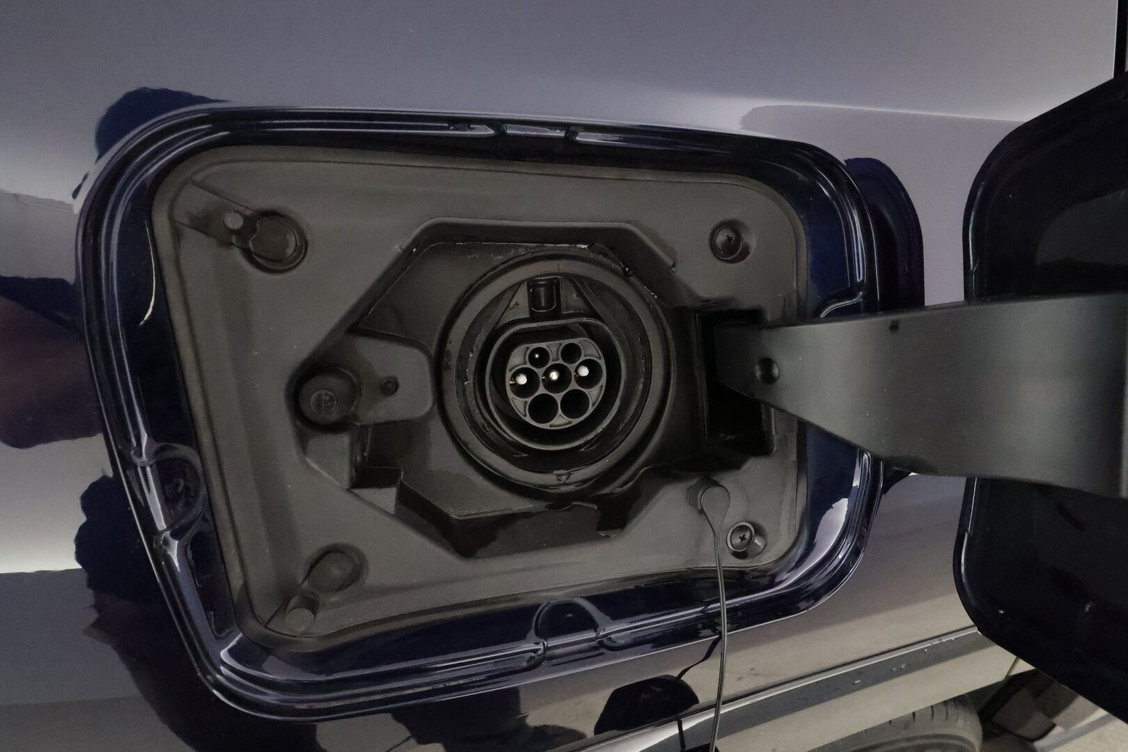 TOYOTA RAV4 PLUG-IN 2020 Hybrid 2,5 AWD-i Style ** **Adapt.Vakkari / P.kamera / LED-valot / Kaistavahti / Apple&android / KeylessGO** - 3,99 % KORKOTARJOUS TÄHÄN AUTOON - 2x Latauskaapelit / Kahdet Renkaat