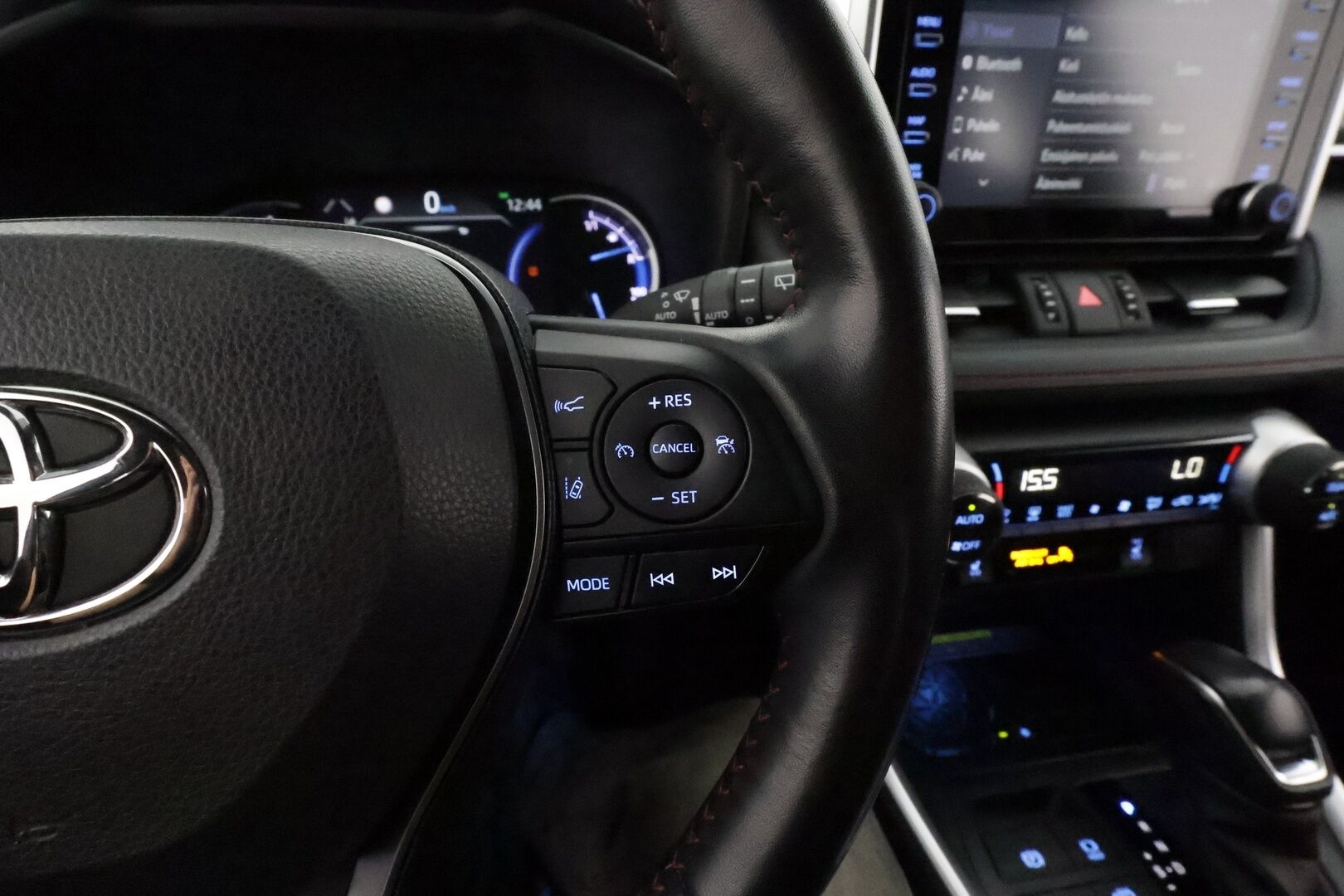 TOYOTA RAV4 PLUG-IN 2020 Hybrid 2,5 AWD-i Style ** **Adapt.Vakkari / P.kamera / LED-valot / Kaistavahti / Apple&android / KeylessGO** - 3,99 % KORKOTARJOUS TÄHÄN AUTOON - 2x Latauskaapelit / Kahdet Renkaat