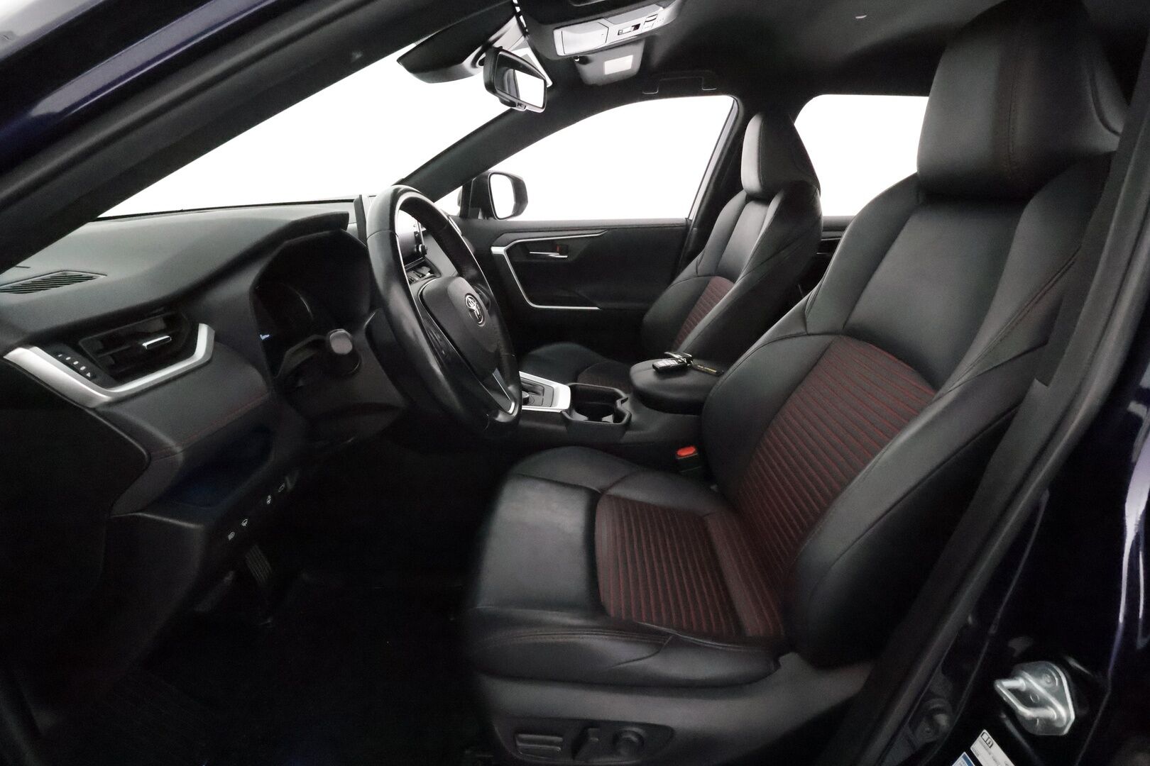 TOYOTA RAV4 PLUG-IN 2020 Hybrid 2,5 AWD-i Style ** **Adapt.Vakkari / P.kamera / LED-valot / Kaistavahti / Apple&android / KeylessGO** - 3,99 % KORKOTARJOUS TÄHÄN AUTOON - 2x Latauskaapelit / Kahdet Renkaat