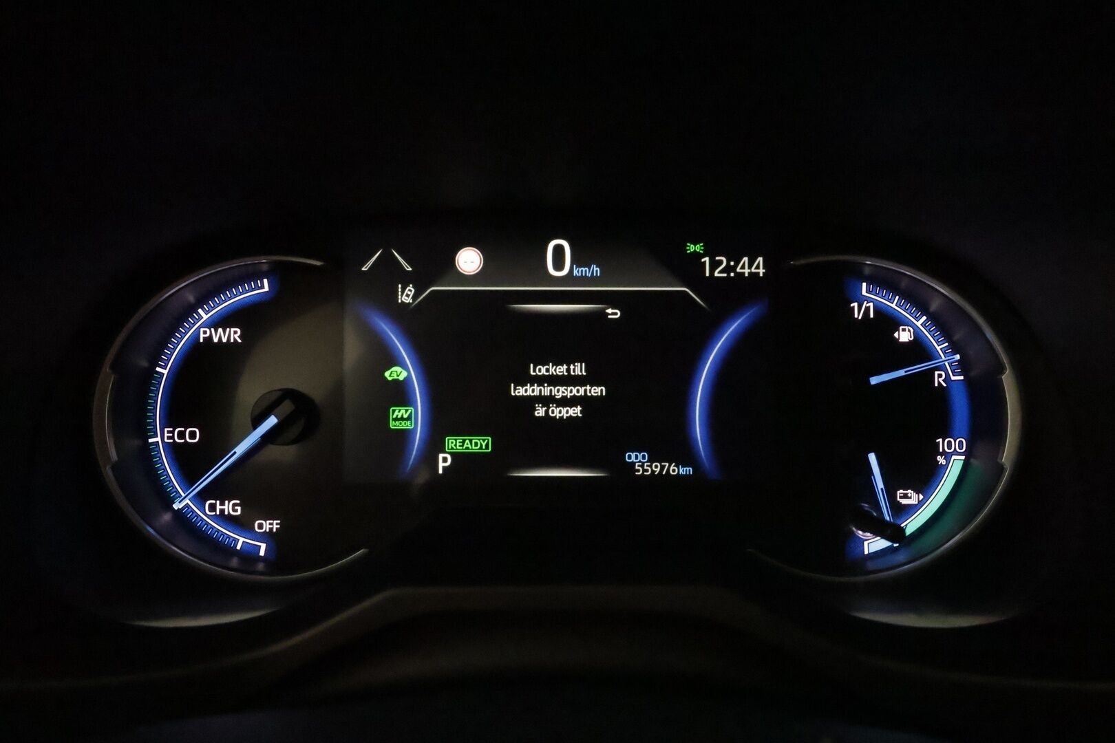 TOYOTA RAV4 PLUG-IN 2020 Hybrid 2,5 AWD-i Style ** **Adapt.Vakkari / P.kamera / LED-valot / Kaistavahti / Apple&android / KeylessGO** - 3,99 % KORKOTARJOUS TÄHÄN AUTOON - 2x Latauskaapelit / Kahdet Renkaat