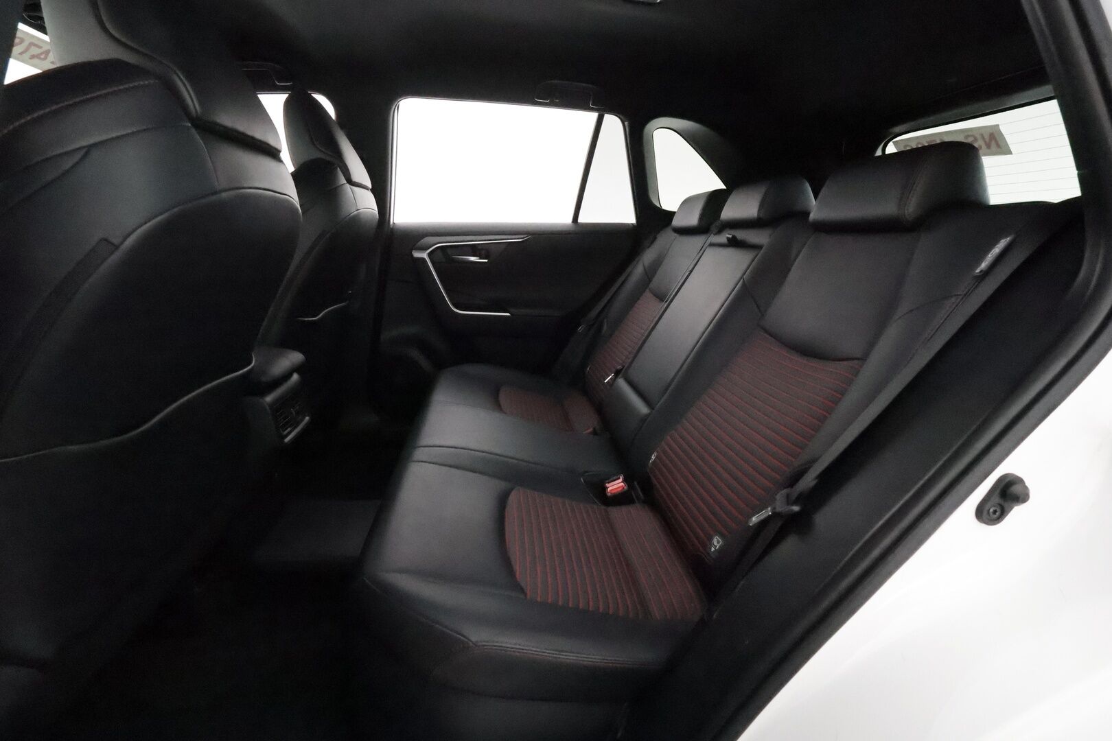 TOYOTA RAV4 PLUG-IN 2020 Hybrid 2,5 AWD-i Style **Adapt.Vakkari / P.kamera / LED-valot / Kaistavahti / Apple&android / KeylessGO** - 3,99 % KORKOTARJOUS TÄHÄN AUTOON - 2x Latauskaapelit