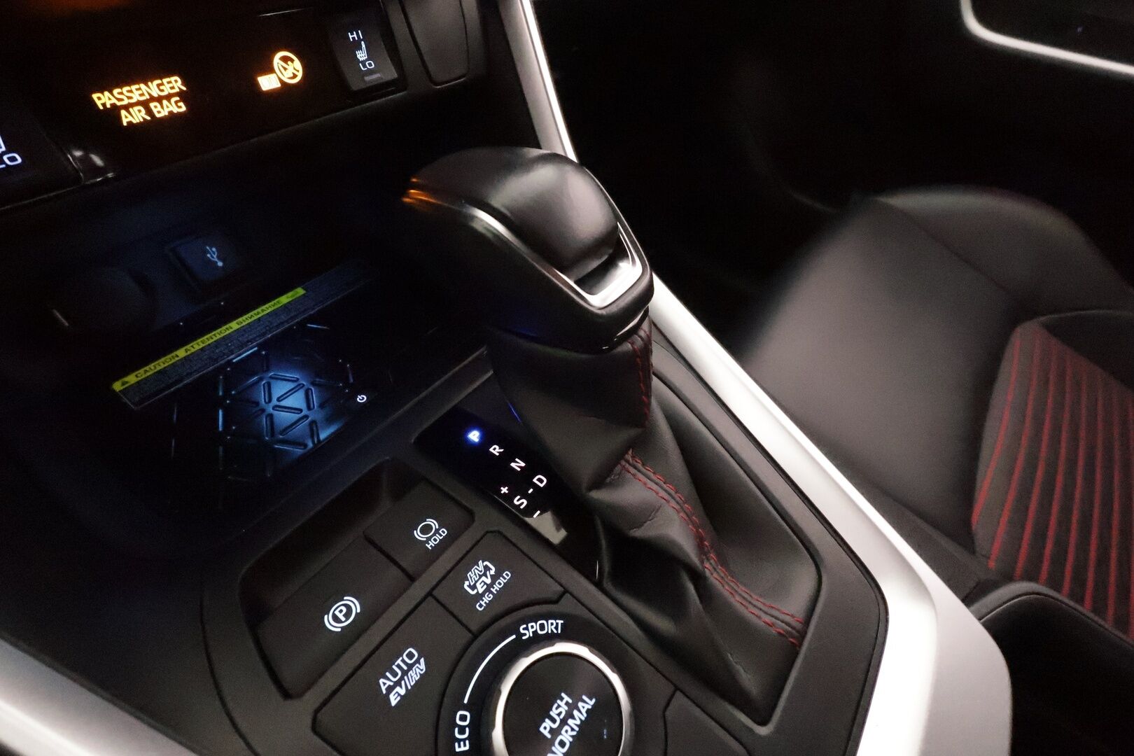 TOYOTA RAV4 PLUG-IN 2020 Hybrid 2,5 AWD-i Style **Adapt.Vakkari / P.kamera / LED-valot / Kaistavahti / Apple&android / KeylessGO** - 3,99 % KORKOTARJOUS TÄHÄN AUTOON - 2x Latauskaapelit