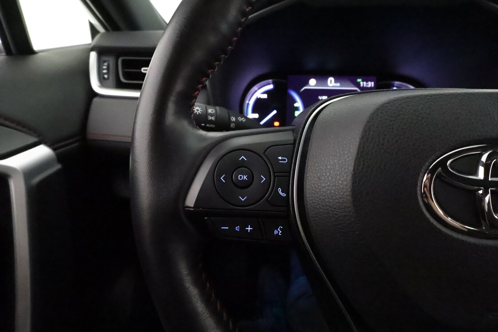 TOYOTA RAV4 PLUG-IN 2020 Hybrid 2,5 AWD-i Style **Adapt.Vakkari / P.kamera / LED-valot / Kaistavahti / Apple&android / KeylessGO** - 3,99 % KORKOTARJOUS TÄHÄN AUTOON - 2x Latauskaapelit