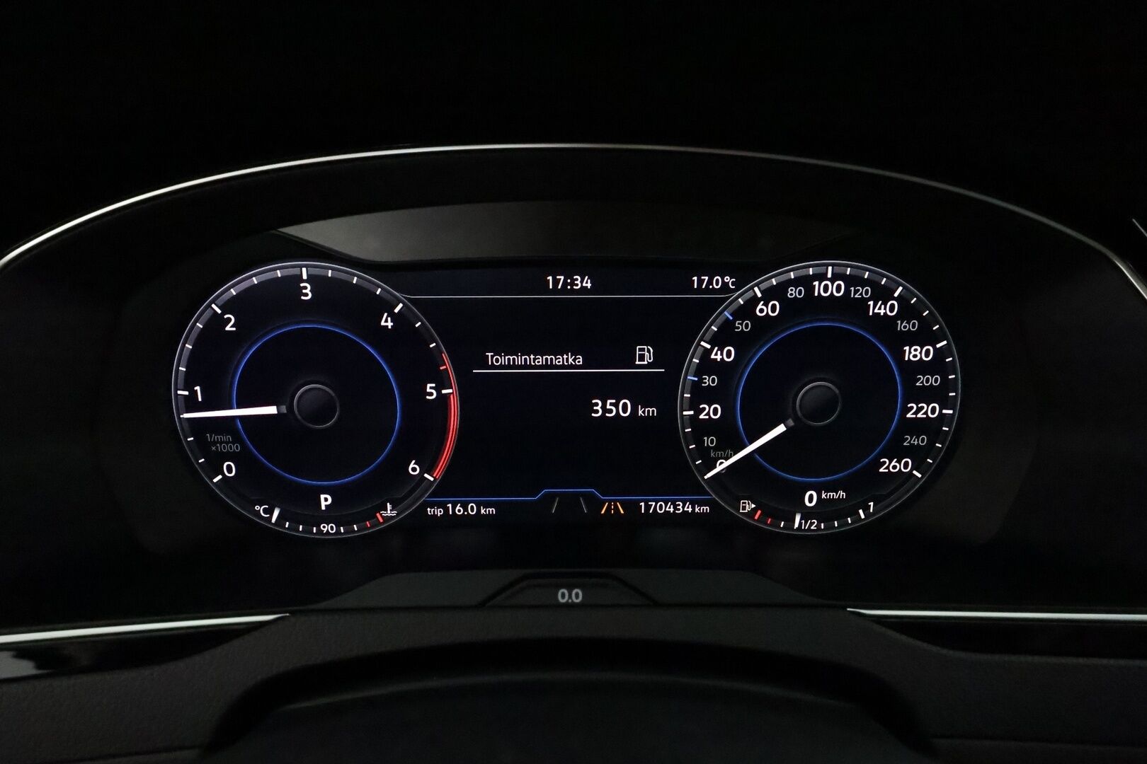 VOLKSWAGEN PASSAT 2019 2.0 TDi 190 4Motion R-Line **Adapt.vakkari / Webasto / P.kamera / KeylessGo / Sporttipenkit / Digimittaristo** - Kahdet renkaat aluvanteilla / Mustat nahat / Ratinlämmitin / Penkinlämmittimet takana 
