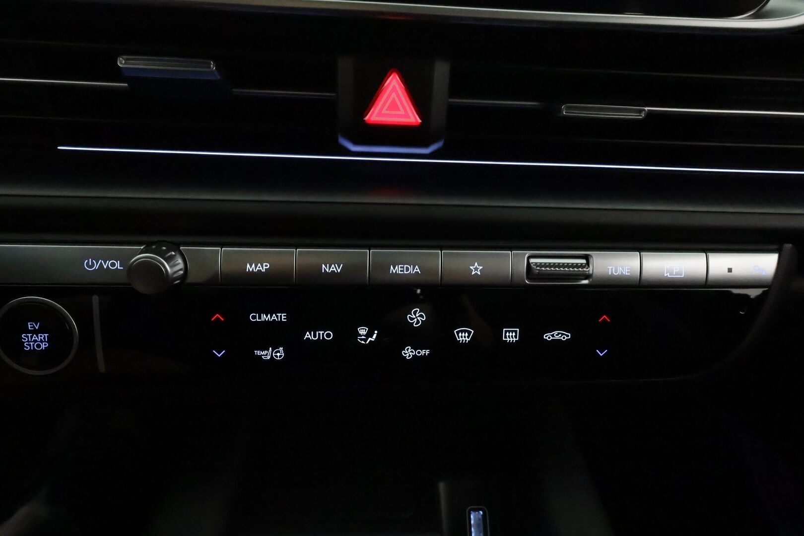 HYUNDAI IONIQ 6 2023 AWD First Edition 77 kWh 325 hv **Lasikatto / Bose / 360.kamera / Adapt.vakkari / Muistipenkki / Puolinahat / P.kamera** - 3,99 % KORKOTARJOUS TÄHÄN AUTOON - Akku kuntotarkastettu / Merkkihuollettu