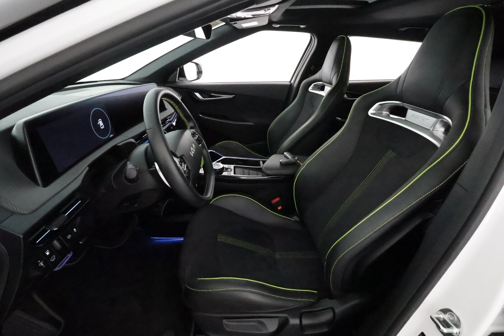 KIA EV6 2024 GT AWD 77 kWh 585 hv **Lasikatto / 360.kamera / Meridian Audio / Sporttipenkit / Adapt.vakkari / Digimittaristo** - 3,99 % KORKOTARJOUS TÄHÄN AUTOON - Akku kuntotarkastettu