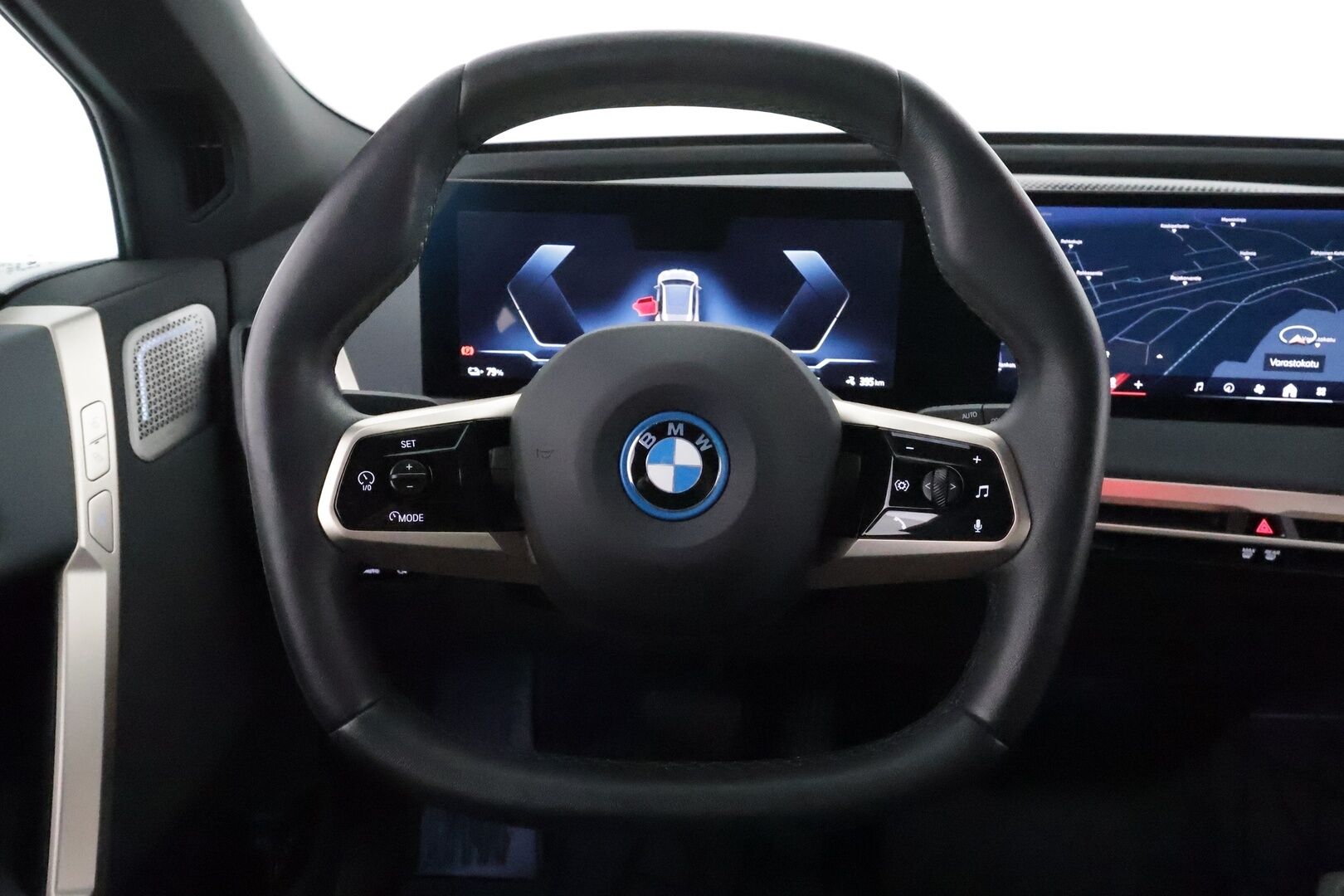 BMW IX 2024 xDrive50 Sport / Huippuvarusteet / ACC / Bower&Wilkins / Laser / 360° kamera / Vetokoukku / Sky Lounge / TULOSSA - 2,99 % KORKOTARJOUS TÄHÄN AUTOON - 