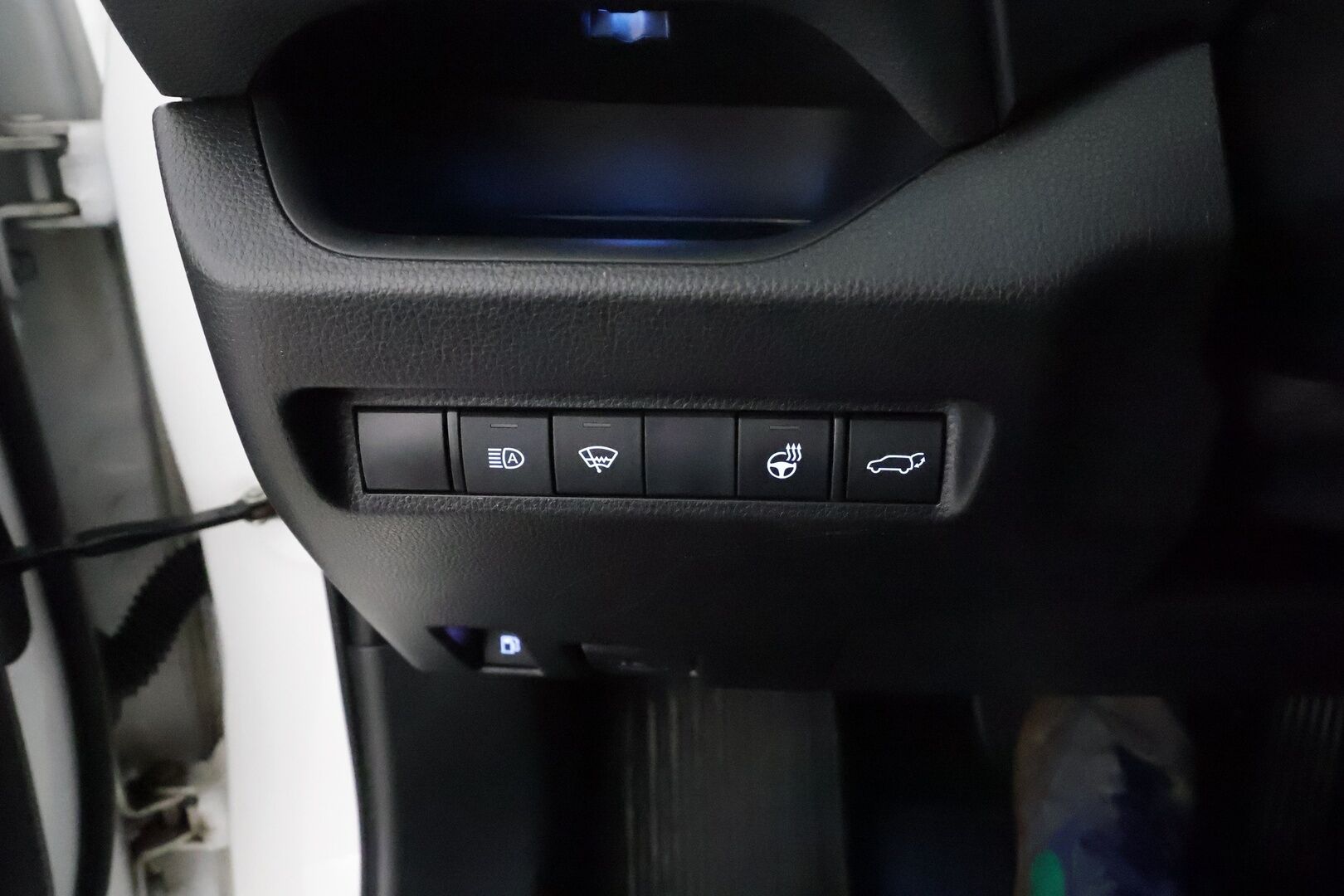 TOYOTA RAV4 PLUG-IN 2021 Hybrid 2,5 AWD-i Style *'Webasto / Adapt.vakkari / Koukku / P.kamera / KeylessGo / Puolinahat** - 3,99 % KORKOTARJOUS TÄHÄN AUTOON - Kahdet renkaat aluilla / Puolinahka / Sähköinen kuskinpenkki 