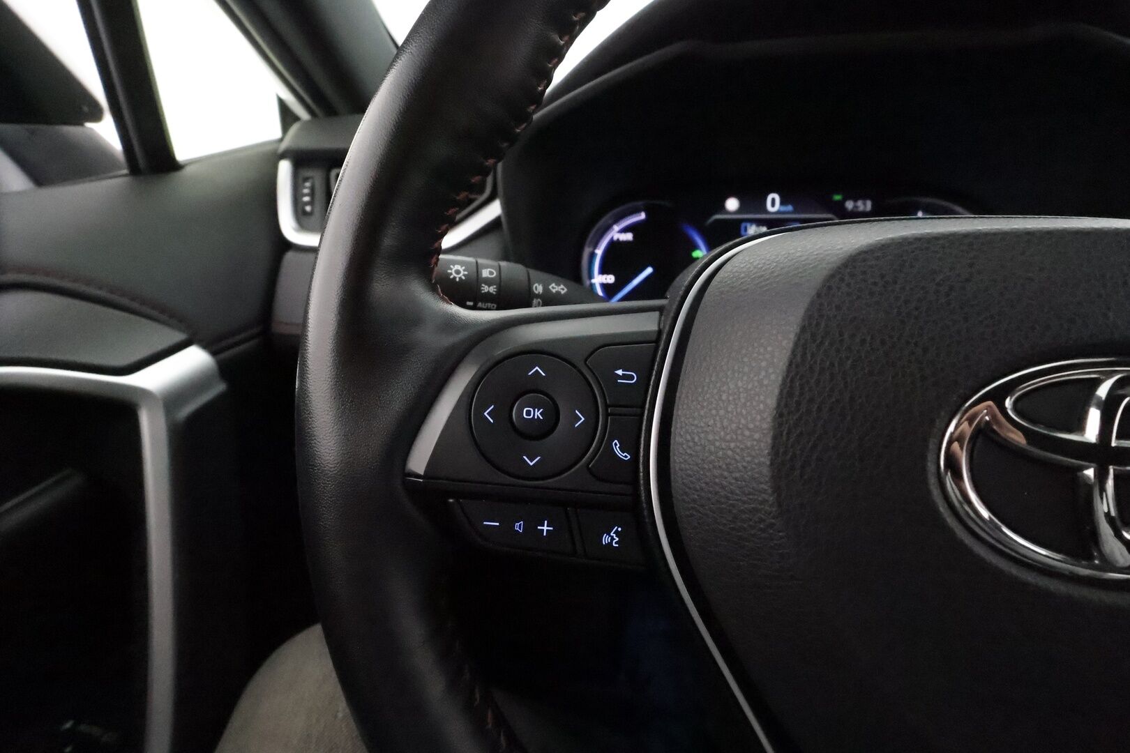 TOYOTA RAV4 PLUG-IN 2021 Hybrid 2,5 AWD-i Style *'Webasto / Adapt.vakkari / Koukku / P.kamera / KeylessGo / Puolinahat** - 3,99 % KORKOTARJOUS TÄHÄN AUTOON - Kahdet renkaat aluilla / Puolinahka / Sähköinen kuskinpenkki 
