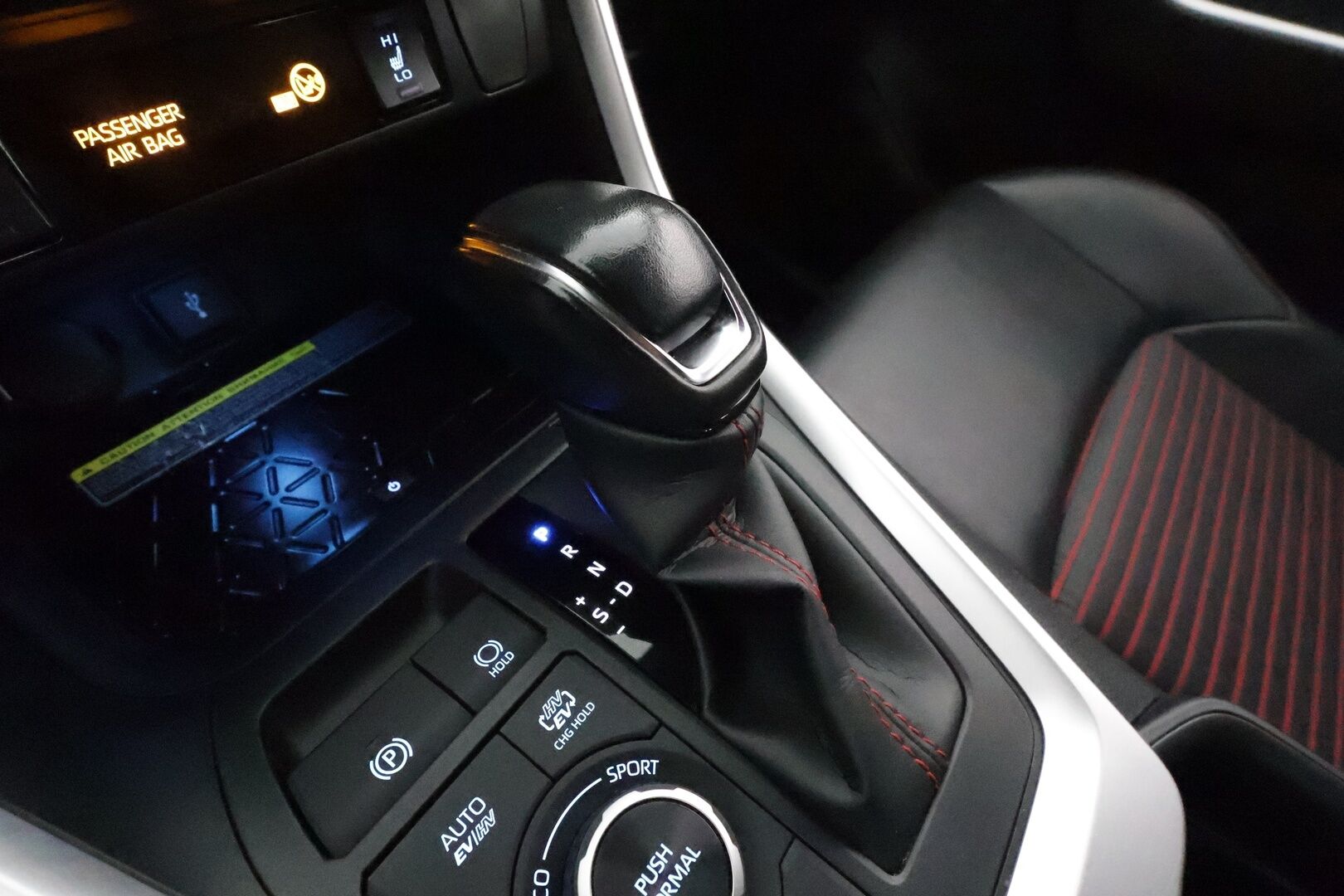 TOYOTA RAV4 PLUG-IN 2021 Hybrid 2,5 AWD-i Style *'Webasto / Adapt.vakkari / Koukku / P.kamera / KeylessGo / Puolinahat** - 3,99 % KORKOTARJOUS TÄHÄN AUTOON - Kahdet renkaat aluilla / Puolinahka / Sähköinen kuskinpenkki 