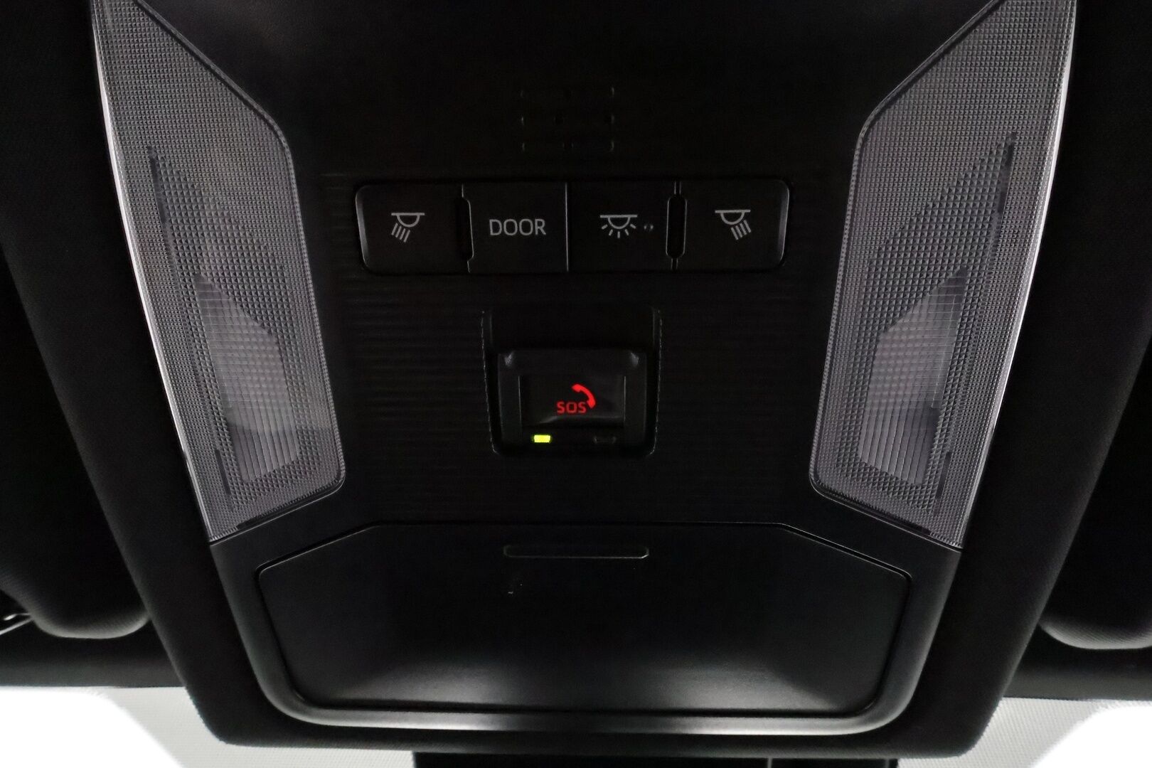 TOYOTA RAV4 PLUG-IN 2021 Hybrid 2,5 AWD-i Style *'Webasto / Adapt.vakkari / Koukku / P.kamera / KeylessGo / Puolinahat** - 3,99 % KORKOTARJOUS TÄHÄN AUTOON - Kahdet renkaat aluilla / Puolinahka / Sähköinen kuskinpenkki 
