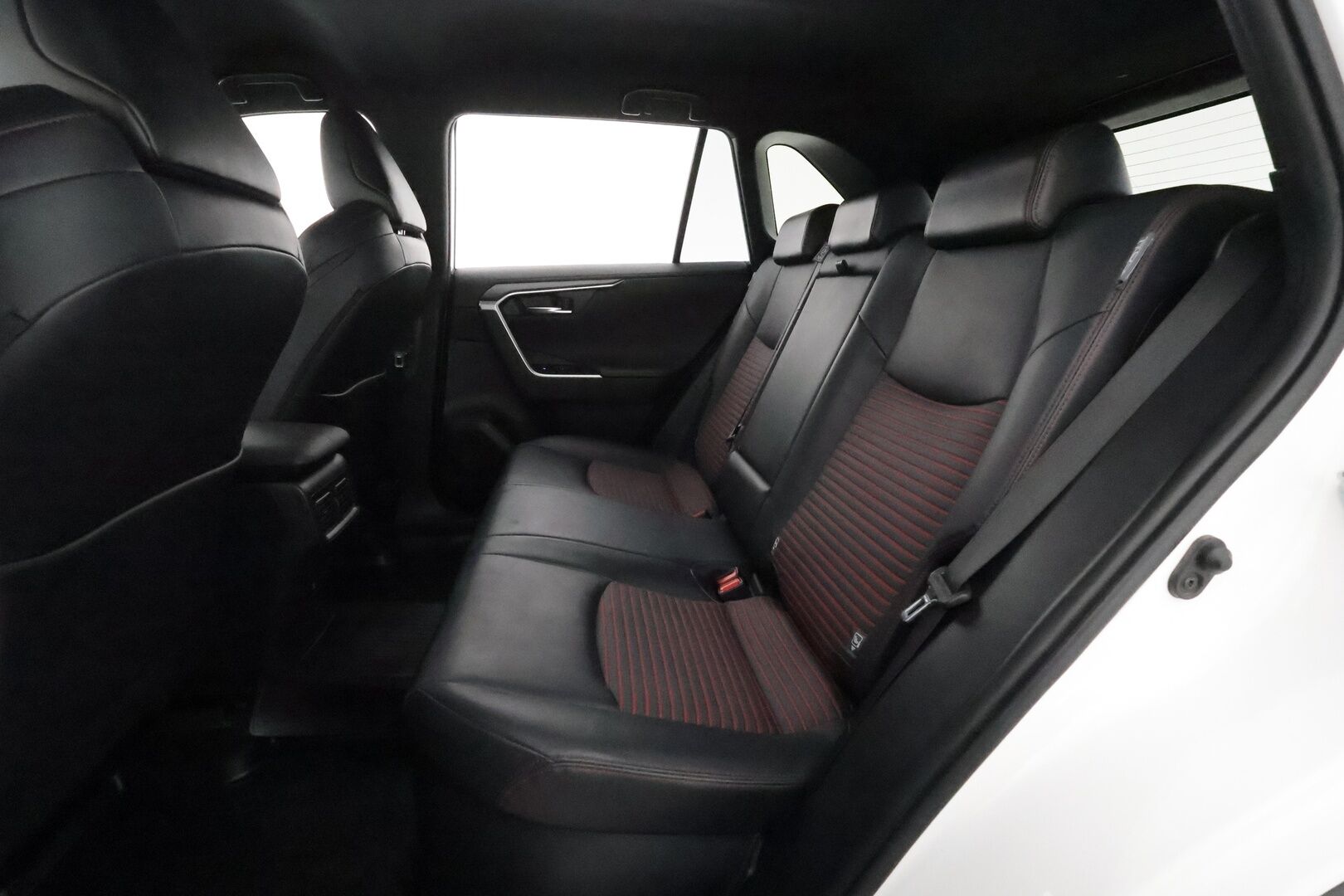 TOYOTA RAV4 PLUG-IN 2021 Hybrid 2,5 AWD-i Style *'Webasto / Adapt.vakkari / Koukku / P.kamera / KeylessGo / Puolinahat** - 3,99 % KORKOTARJOUS TÄHÄN AUTOON - Kahdet renkaat aluilla / Puolinahka / Sähköinen kuskinpenkki 