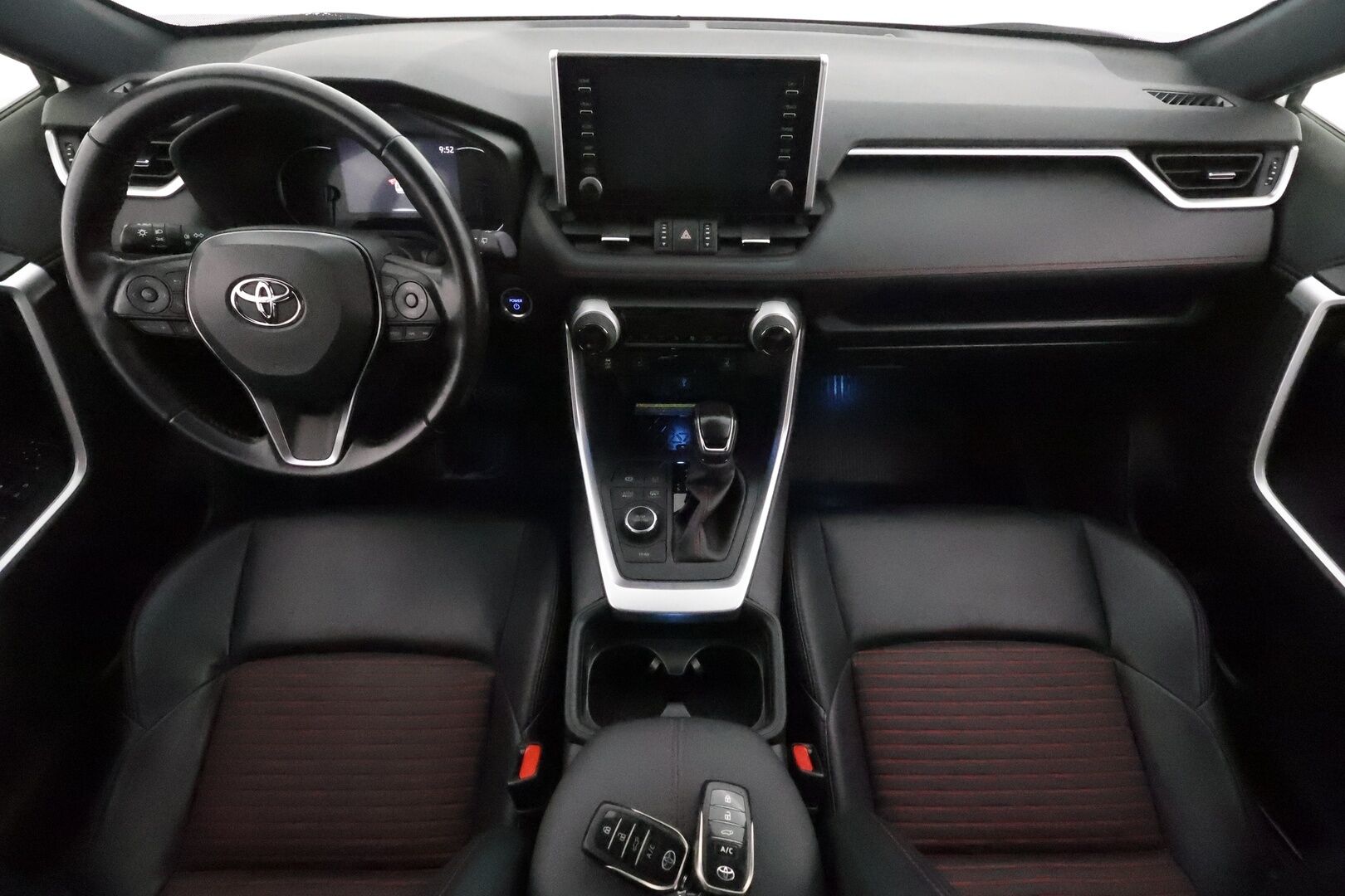 TOYOTA RAV4 PLUG-IN 2021 Hybrid 2,5 AWD-i Style *'Webasto / Adapt.vakkari / Koukku / P.kamera / KeylessGo / Puolinahat** - 3,99 % KORKOTARJOUS TÄHÄN AUTOON - Kahdet renkaat aluilla / Puolinahka / Sähköinen kuskinpenkki 