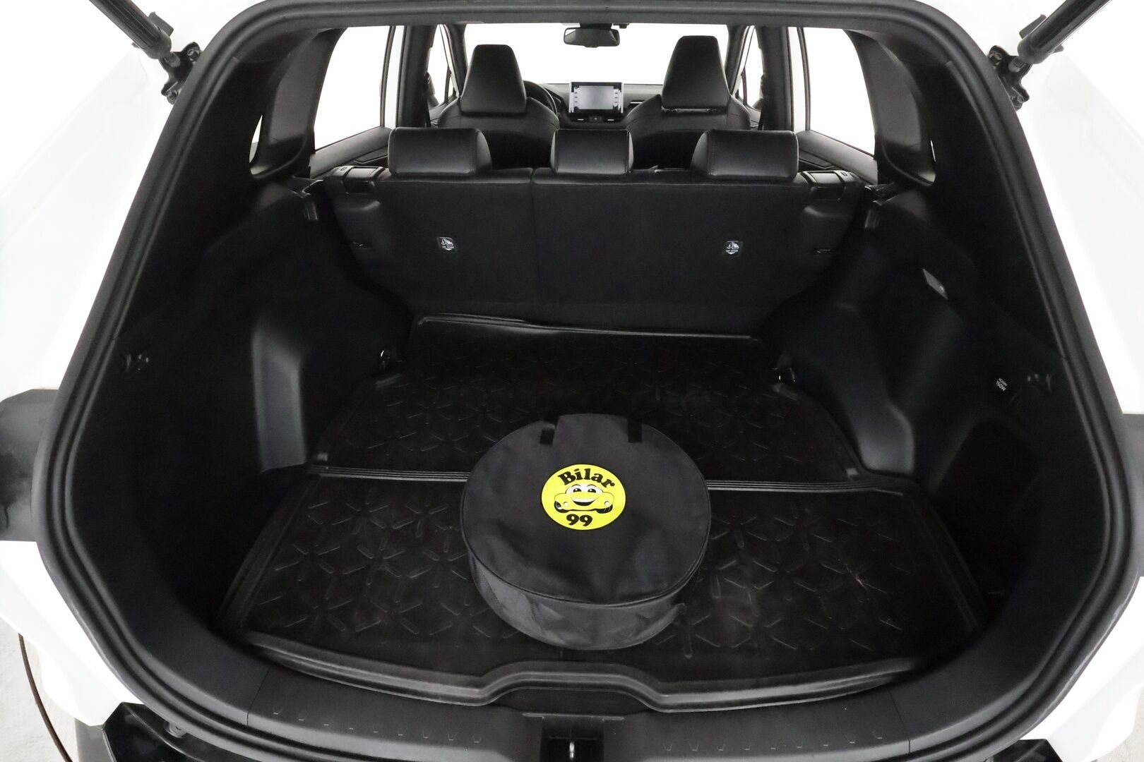 TOYOTA RAV4 PLUG-IN 2021 Hybrid 2,5 AWD-i Style *'Webasto / Adapt.vakkari / Koukku / P.kamera / KeylessGo / Puolinahat** - 3,99 % KORKOTARJOUS TÄHÄN AUTOON - Kahdet renkaat aluilla / Puolinahka / Sähköinen kuskinpenkki 
