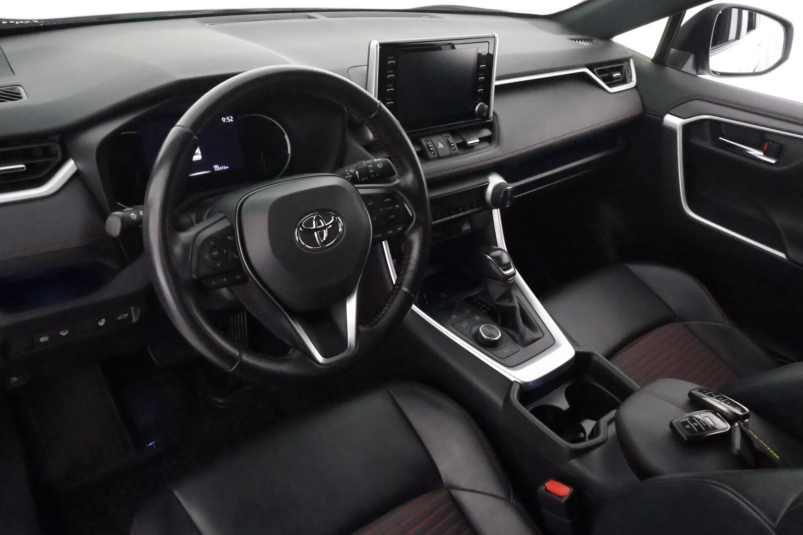 TOYOTA RAV4 PLUG-IN 2021 Hybrid 2,5 AWD-i Style *'Webasto / Adapt.vakkari / Koukku / P.kamera / KeylessGo / Puolinahat** - 3,99 % KORKOTARJOUS TÄHÄN AUTOON - Kahdet renkaat aluilla / Puolinahka / Sähköinen kuskinpenkki 
