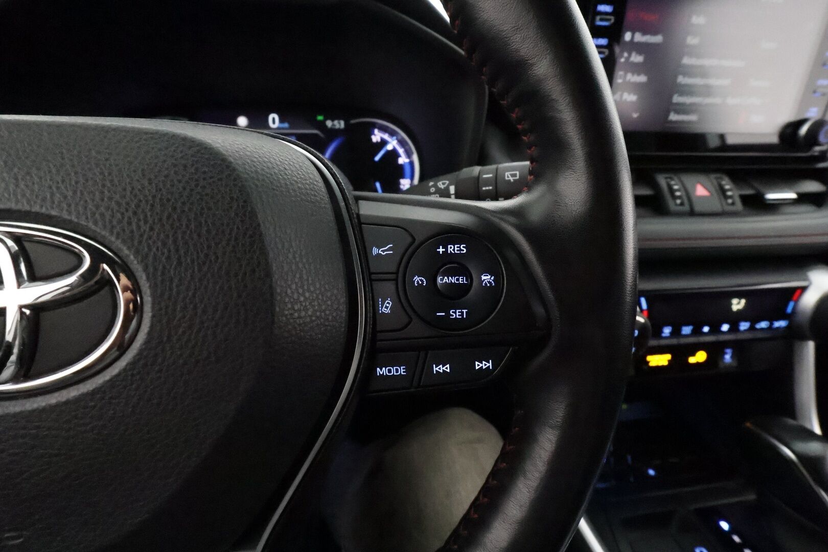 TOYOTA RAV4 PLUG-IN 2021 Hybrid 2,5 AWD-i Style *'Webasto / Adapt.vakkari / Koukku / P.kamera / KeylessGo / Puolinahat** - 3,99 % KORKOTARJOUS TÄHÄN AUTOON - Kahdet renkaat aluilla / Puolinahka / Sähköinen kuskinpenkki 