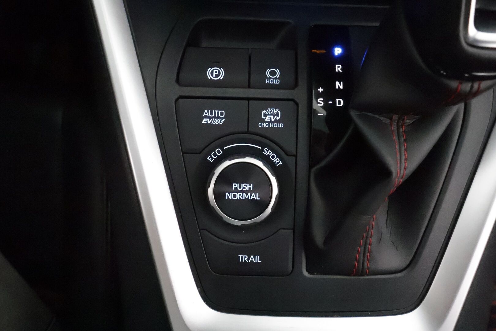 TOYOTA RAV4 PLUG-IN 2021 Hybrid 2,5 AWD-i Style *'Webasto / Adapt.vakkari / Koukku / P.kamera / KeylessGo / Puolinahat** - 3,99 % KORKOTARJOUS TÄHÄN AUTOON - Kahdet renkaat aluilla / Puolinahka / Sähköinen kuskinpenkki 