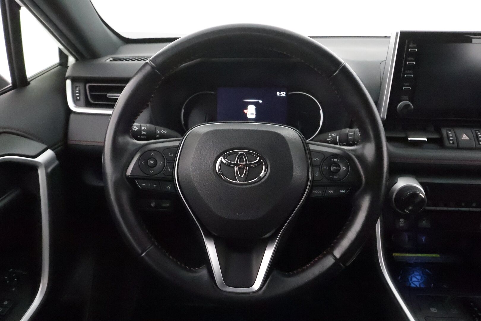 TOYOTA RAV4 PLUG-IN 2021 Hybrid 2,5 AWD-i Style *'Webasto / Adapt.vakkari / Koukku / P.kamera / KeylessGo / Puolinahat** - 3,99 % KORKOTARJOUS TÄHÄN AUTOON - Kahdet renkaat aluilla / Puolinahka / Sähköinen kuskinpenkki 
