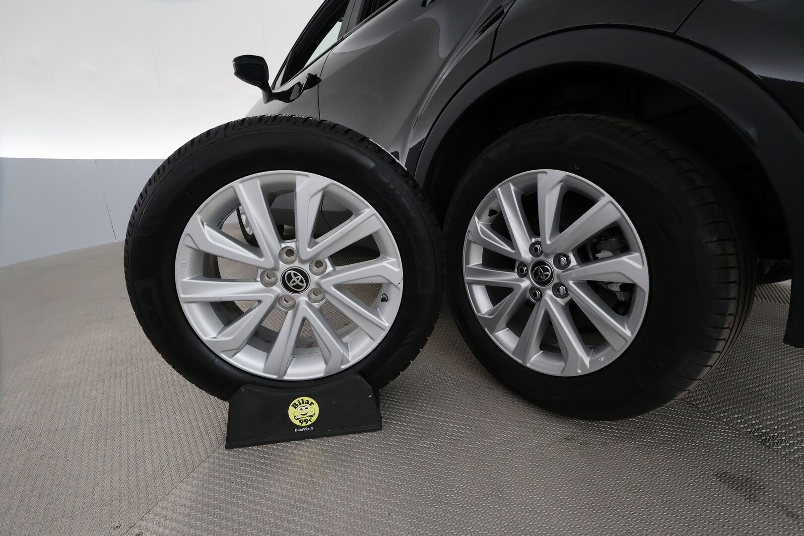 TOYOTA C-HR 2024 1,8 Hybrid **Adapt.Vakkari / LED-valot / P.Kamera / Kaistavahti / Digimittaristo / KeylessGO** - 3,99 % KORKOTARJOUS TÄHÄN AUTOON - Kahdet Renkaat