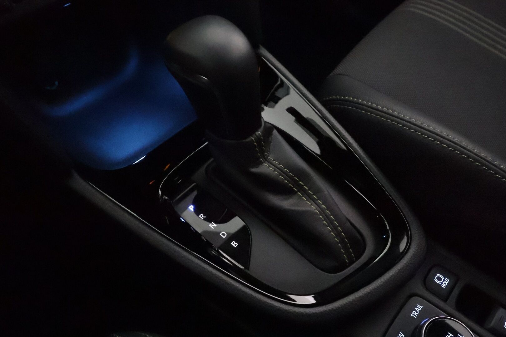 TOYOTA YARIS CROSS 2022 1,5 Hybrid AWD-i Adventure  **Adapt.vakkari / P.kamera / Lohkolämmitin / Puolinahat / Navi / KeylessGo / LED** - Huippuhieno / Kahdet renkaat aluvanteilla / Merkkihuollettu