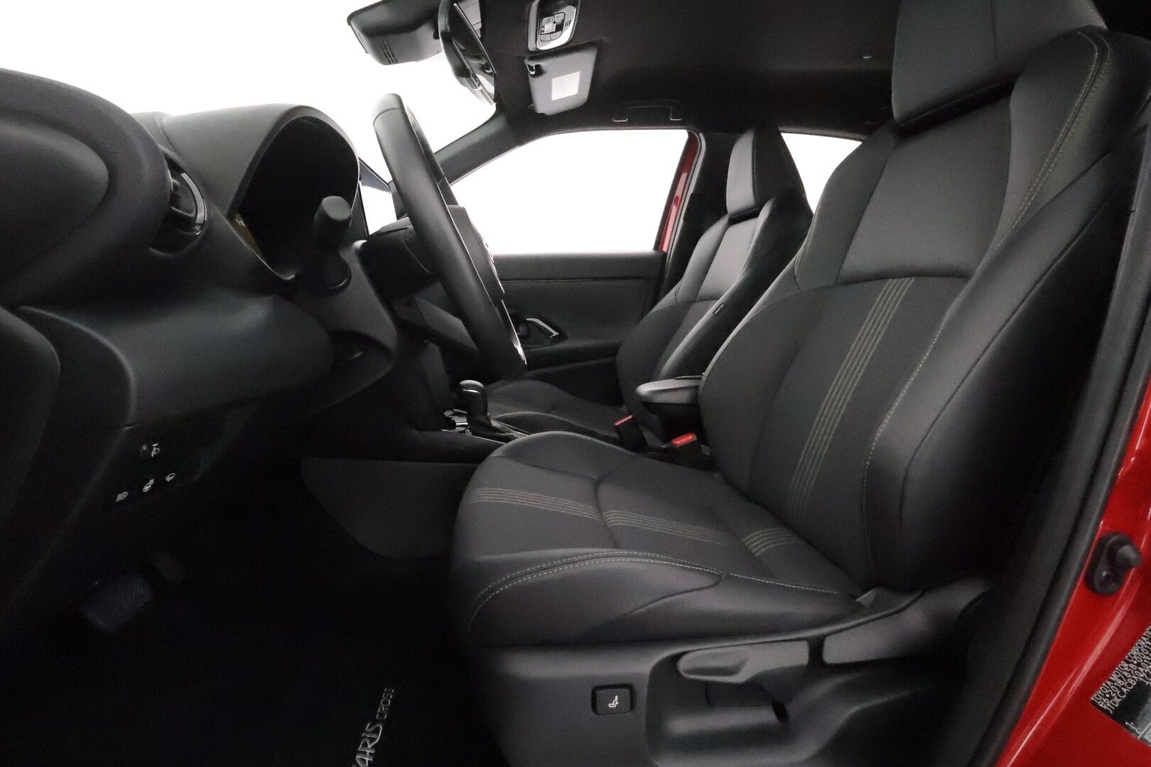 TOYOTA YARIS CROSS 2022 1,5 Hybrid AWD-i Adventure  **Adapt.vakkari / P.kamera / Lohkolämmitin / Puolinahat / Navi / KeylessGo / LED** - Huippuhieno / Kahdet renkaat aluvanteilla / Merkkihuollettu