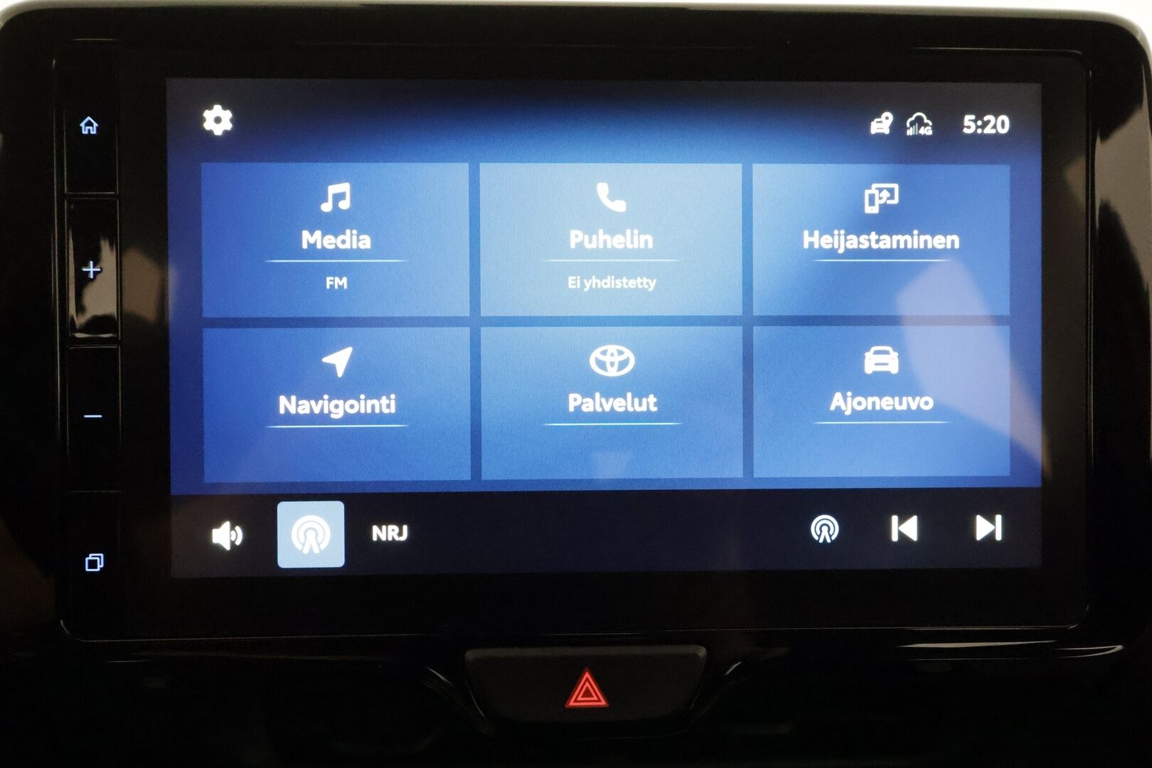 TOYOTA YARIS CROSS 2022 1,5 Hybrid AWD-i Adventure  **Adapt.vakkari / P.kamera / Lohkolämmitin / Puolinahat / Navi / KeylessGo / LED** - Huippuhieno / Kahdet renkaat aluvanteilla / Merkkihuollettu