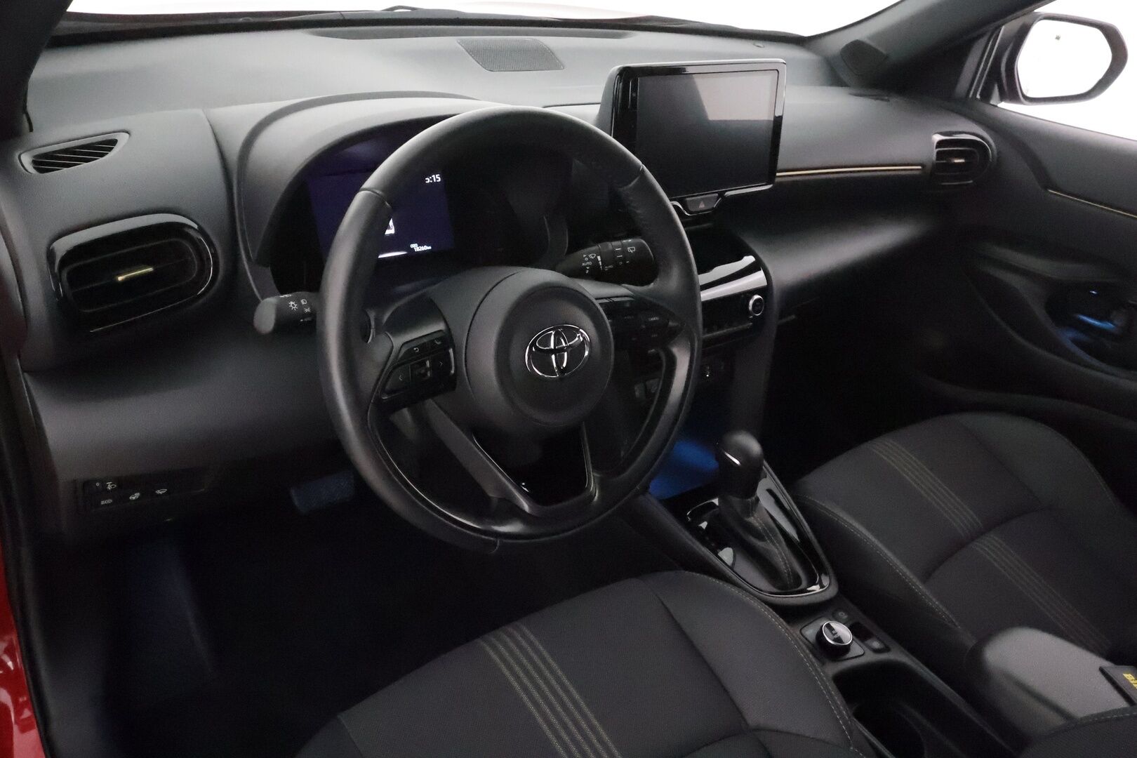 TOYOTA YARIS CROSS 2022 1,5 Hybrid AWD-i Adventure  **Adapt.vakkari / P.kamera / Lohkolämmitin / Puolinahat / Navi / KeylessGo / LED** - Huippuhieno / Kahdet renkaat aluvanteilla / Merkkihuollettu