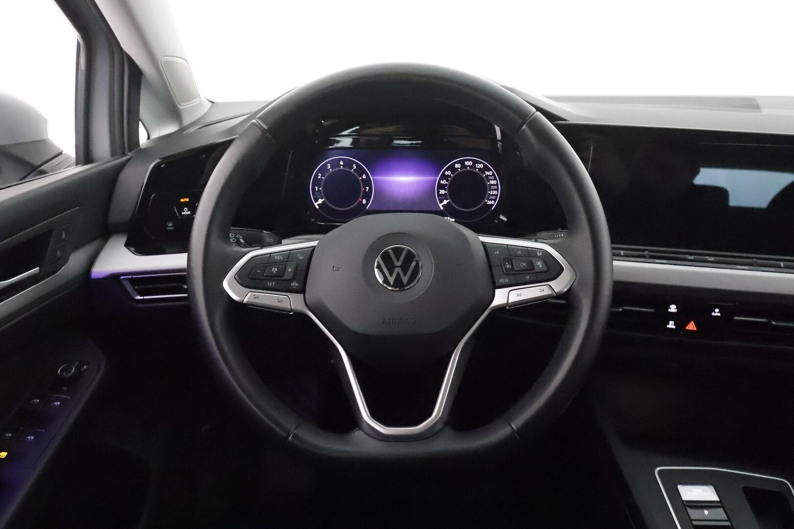 VOLKSWAGEN GOLF 2021 Variant 1,5 eTSI 96 kW (MHEV) DSG **Webasto / Koukku / Adapt.Vakkari / LED-valot / P.kamera / Navi / Kaistavahti** - Kahdet Renkaat