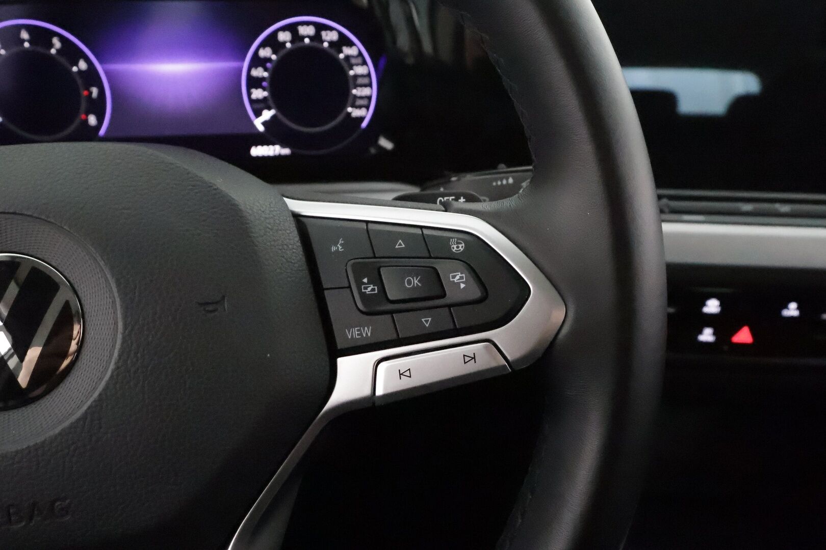 VOLKSWAGEN GOLF 2021 Variant 1,5 eTSI 96 kW (MHEV) DSG **Webasto / Koukku / Adapt.Vakkari / LED-valot / P.kamera / Navi / Kaistavahti** - Kahdet Renkaat